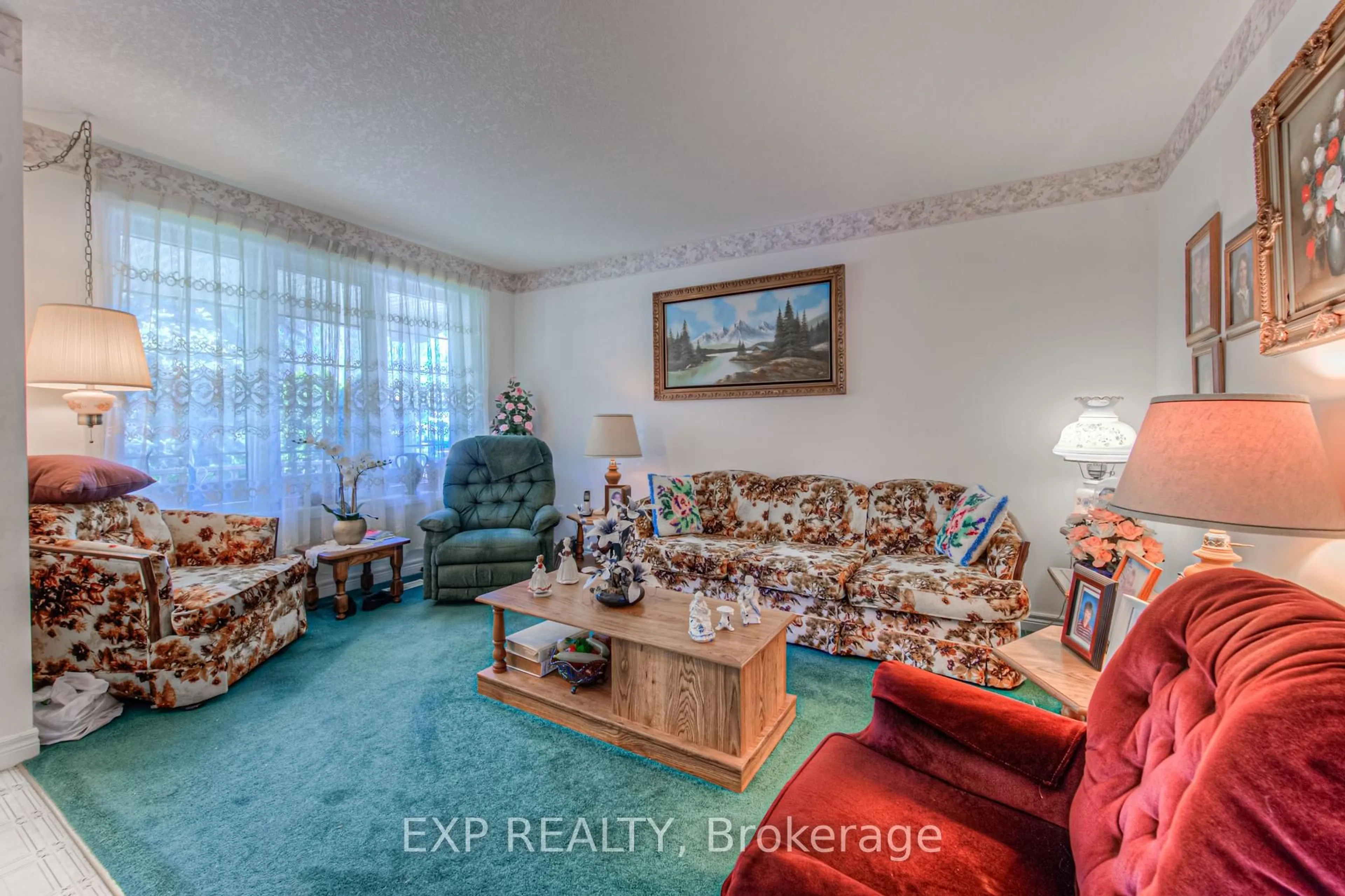 Living room with furniture, unknown for 5 Flamingo Dr, Woolwich Ontario N3B 1V3