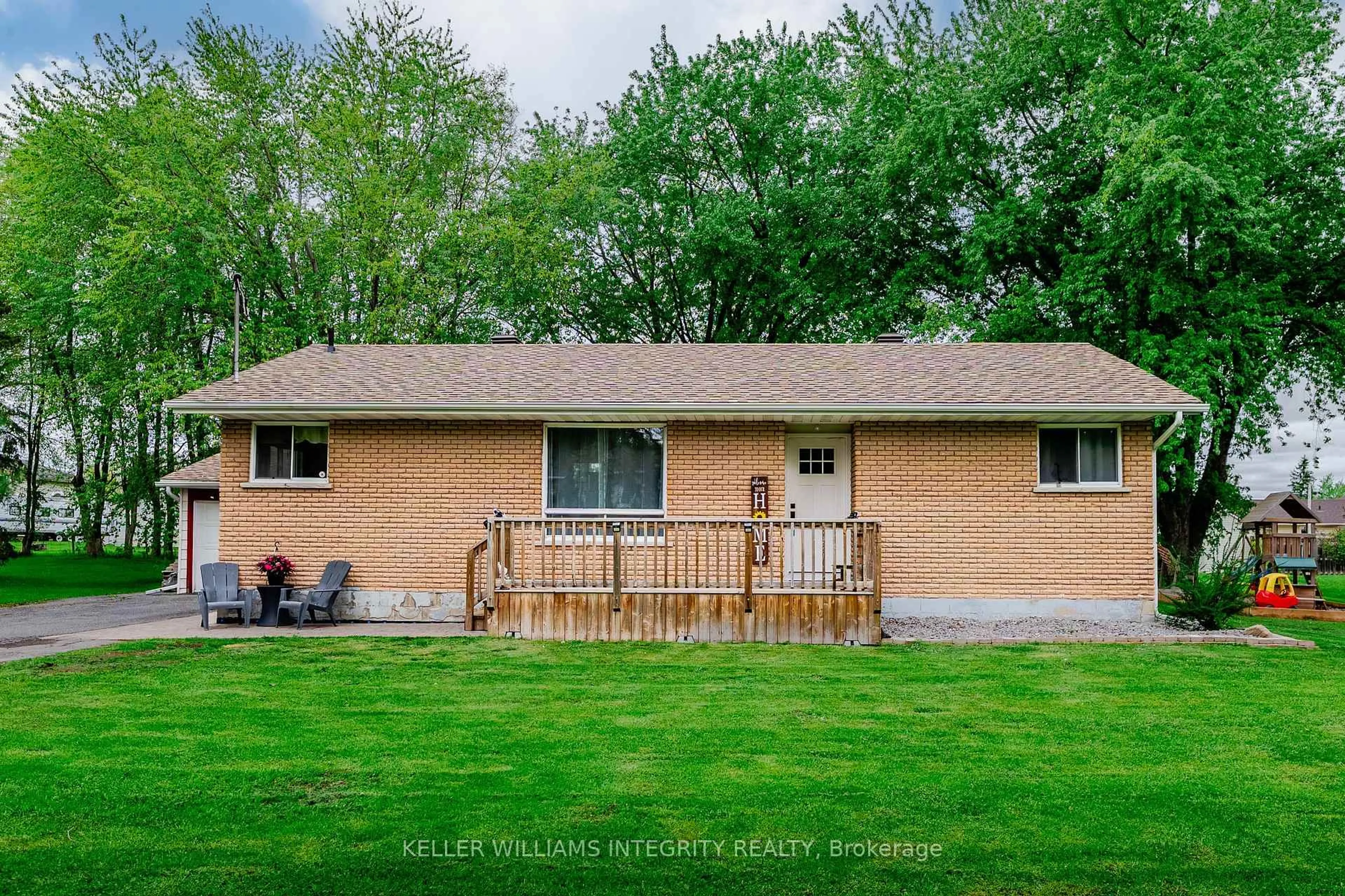 Home with vinyl exterior material, unknown for 18233 Glen Rd, South Glengarry Ontario K0C 2J0