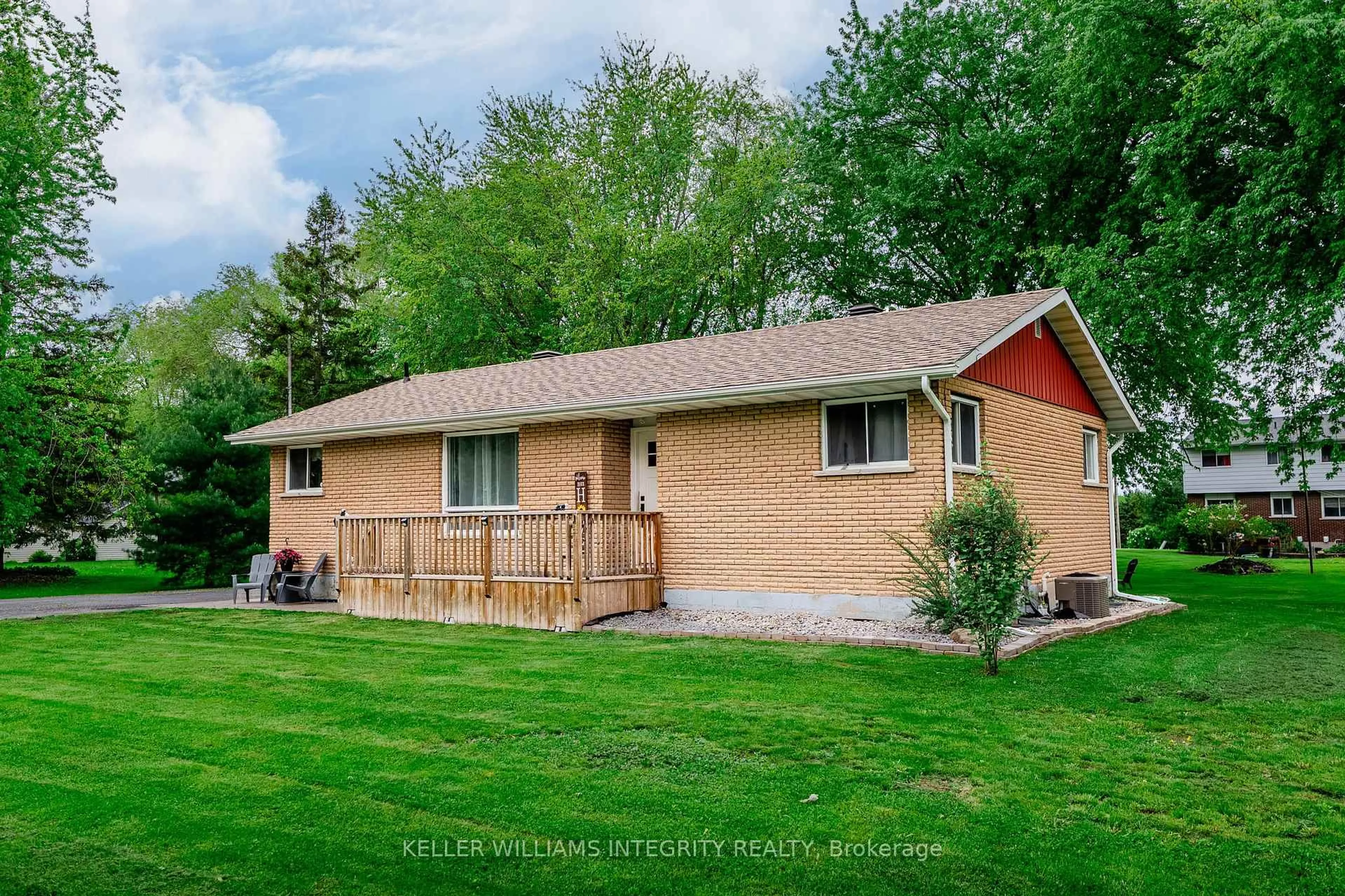 Home with vinyl exterior material, street for 18233 Glen Rd, South Glengarry Ontario K0C 2J0