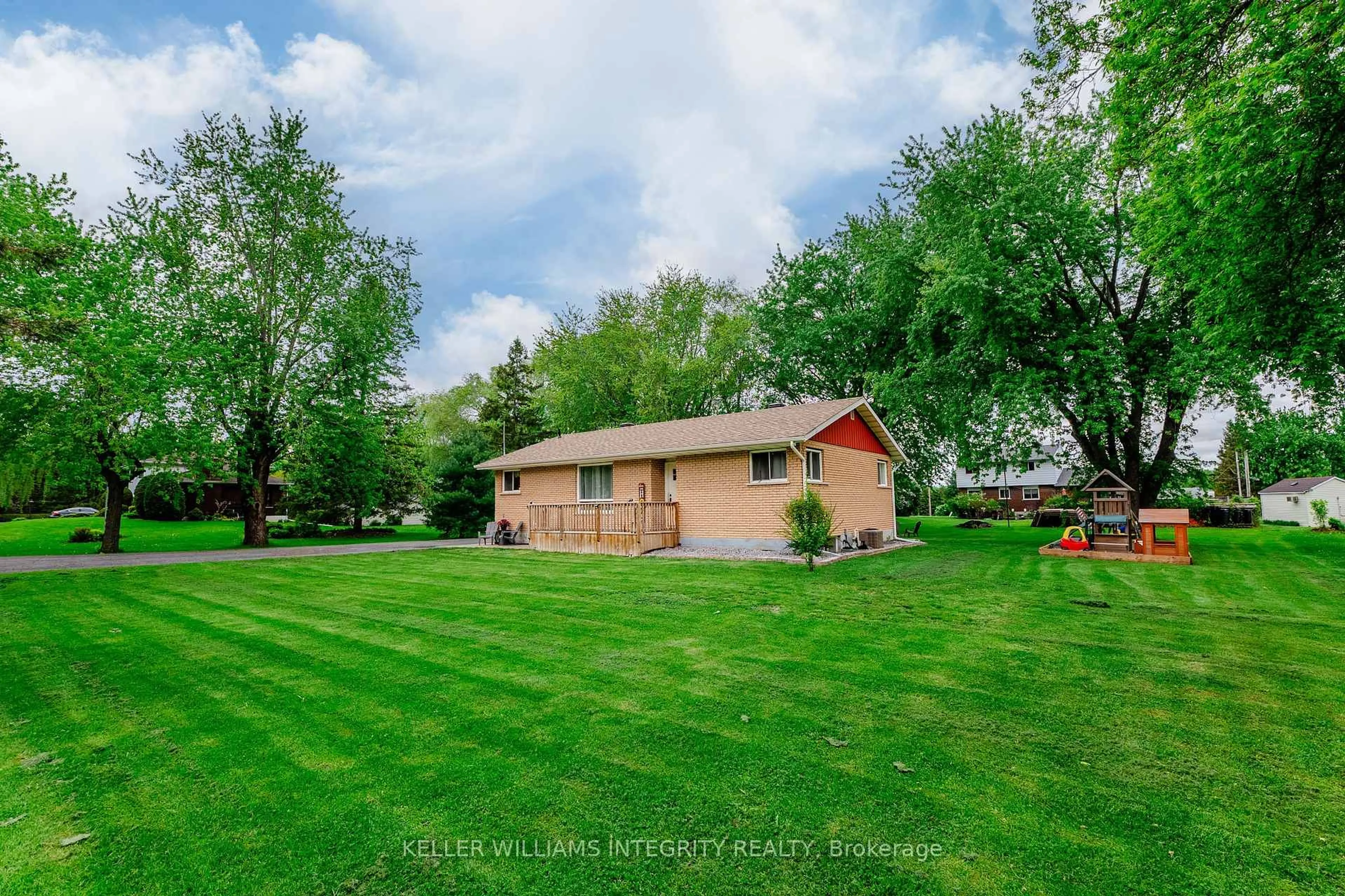 A pic from outside/outdoor area/front of a property/back of a property/a pic from drone, unknown for 18233 Glen Rd, South Glengarry Ontario K0C 2J0
