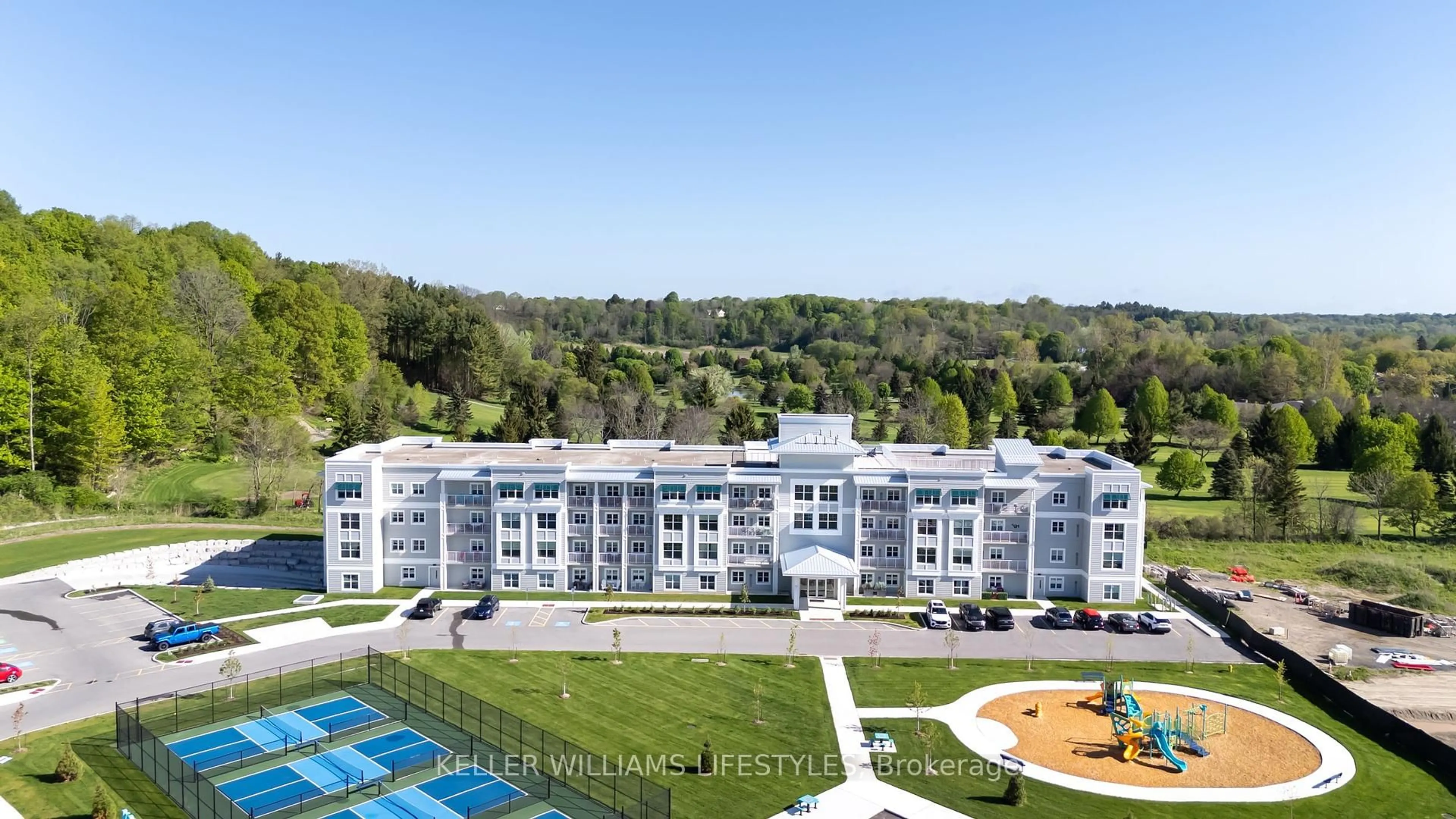 A pic from outside/outdoor area/front of a property/back of a property/a pic from drone, building for 100 The Promenade St #401, Central Elgin Ontario N5L 0B7