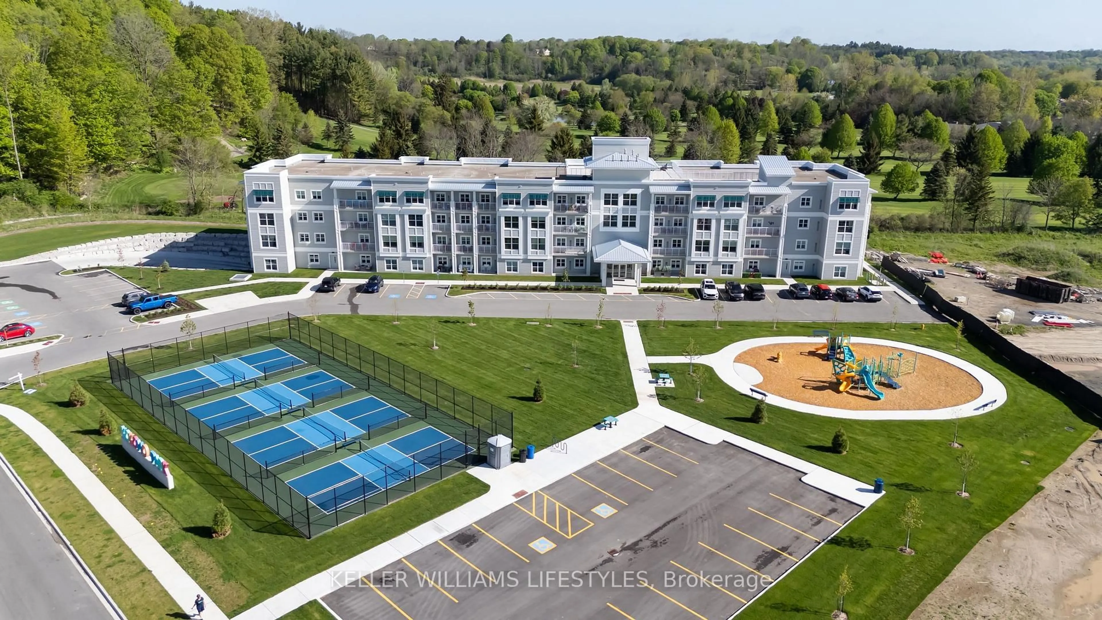 A pic from outside/outdoor area/front of a property/back of a property/a pic from drone, building for 100 The Promenade St #401, Central Elgin Ontario N5L 0B7