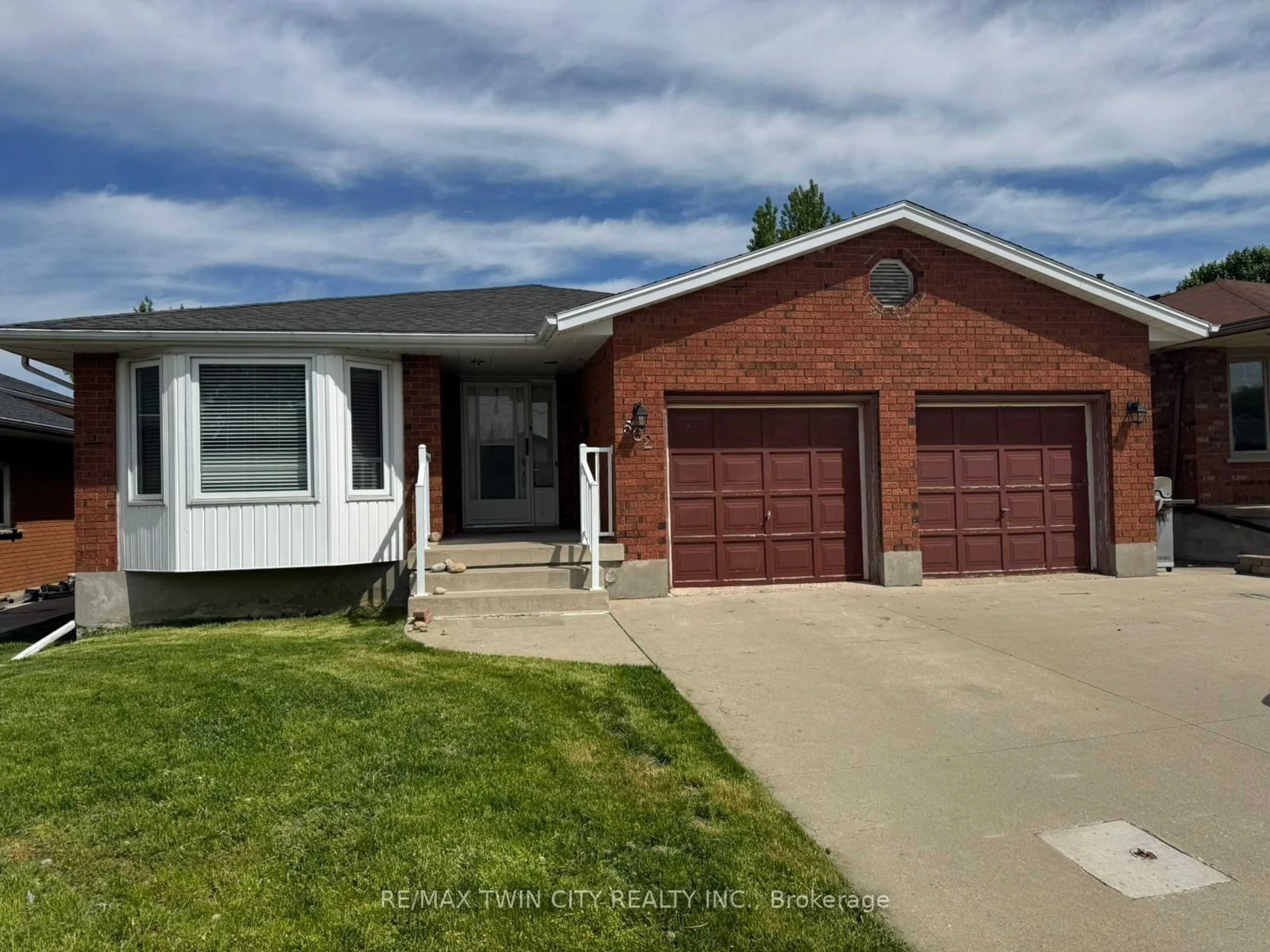 Home with brick exterior material, street for 562 Champlain Blvd, Cambridge Ontario N1R 7V2