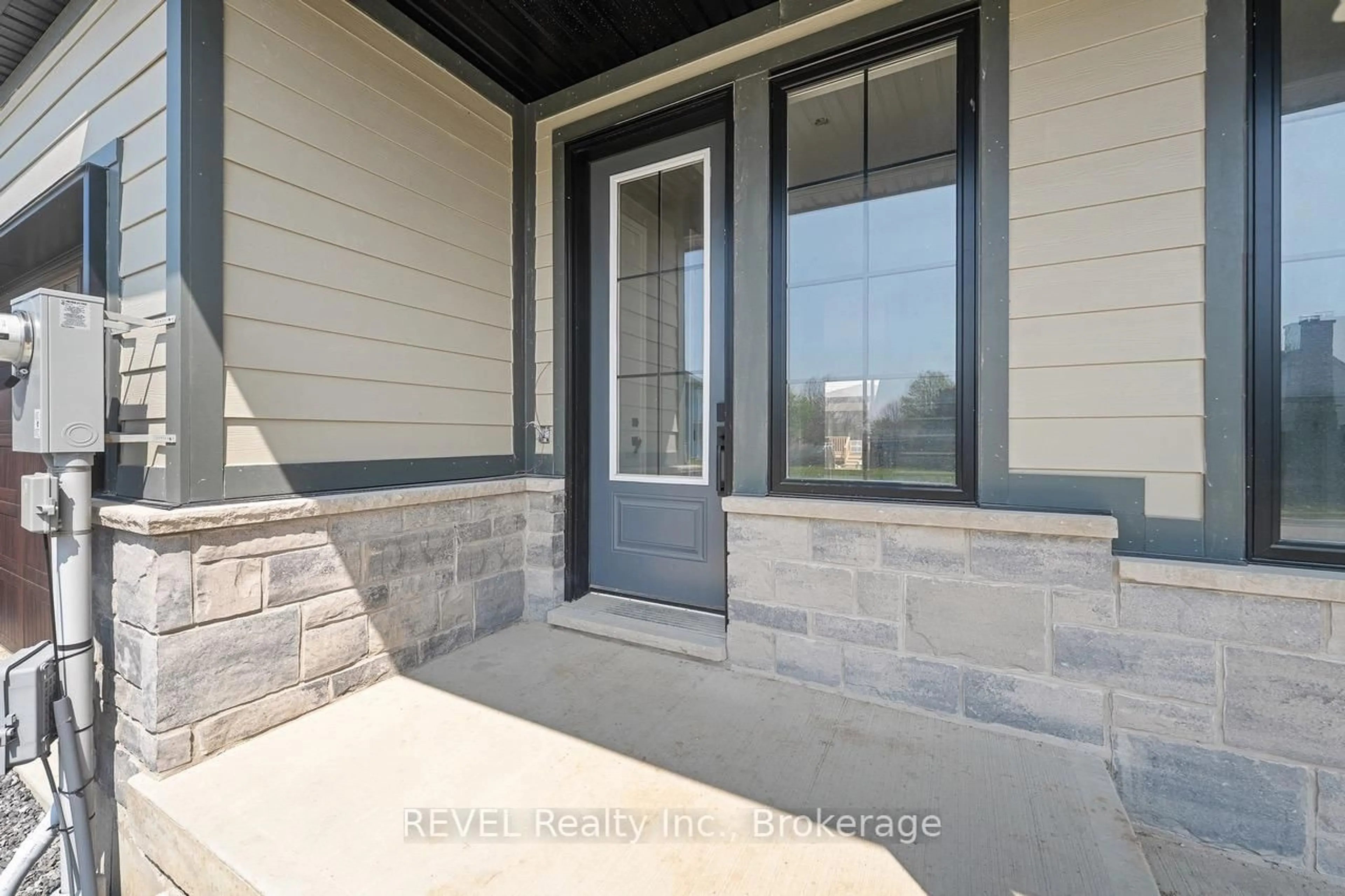 Indoor entryway for 99 IVY Cres, Thorold Ontario L2V 4N9