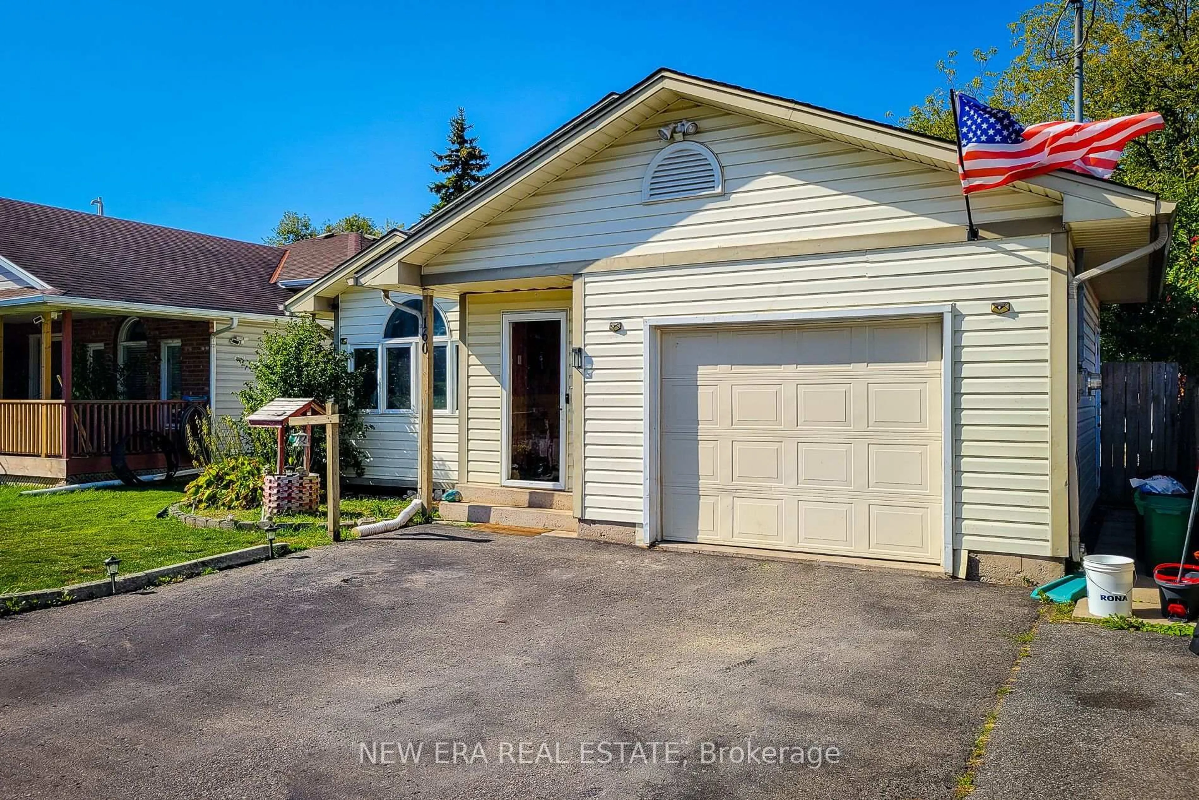 Home with vinyl exterior material, street for 160 Davis St, Port Colborne Ontario L3K 1Z1