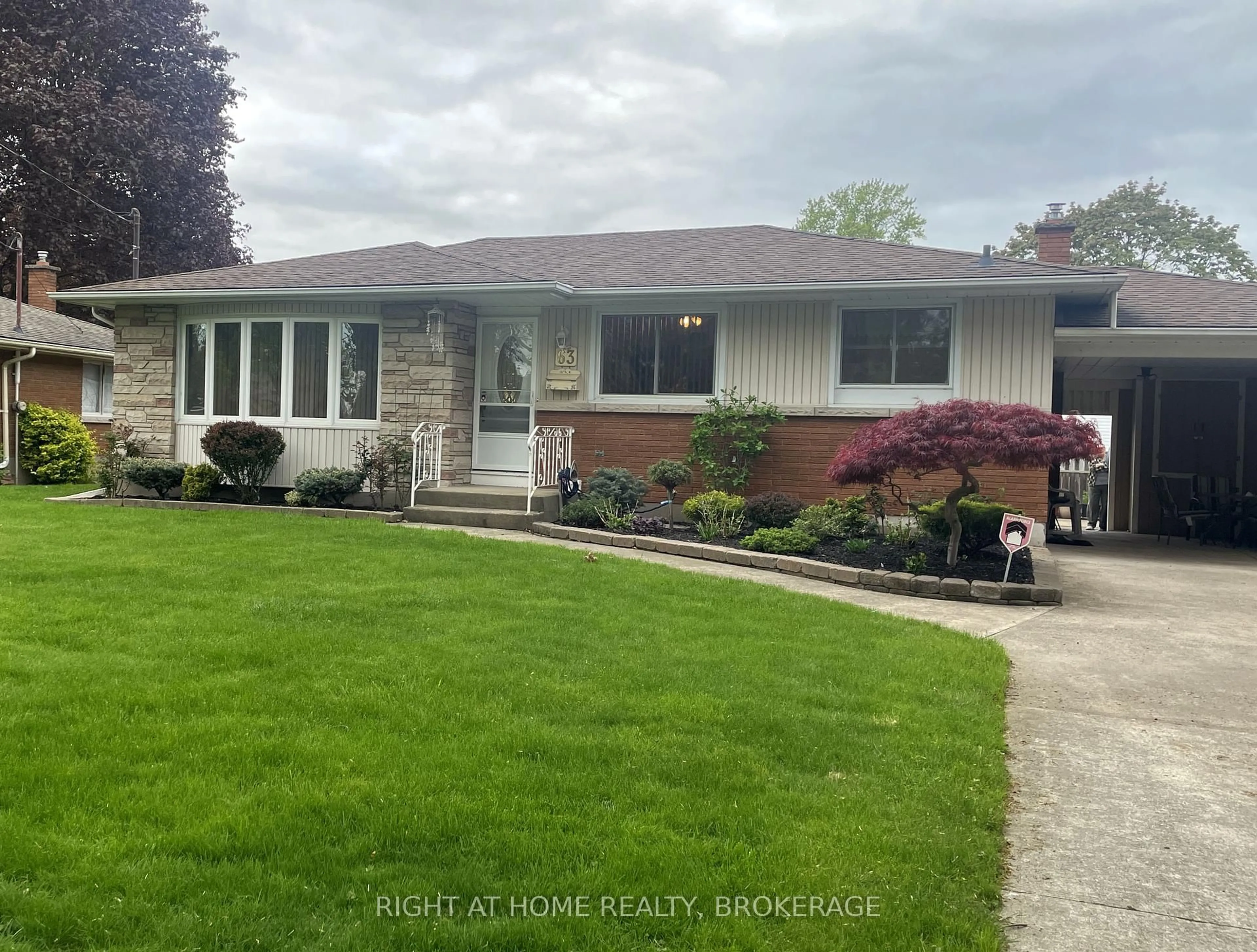 Home with vinyl exterior material, street for 63 Trelawne Dr, St. Catharines Ontario L2M 2H1