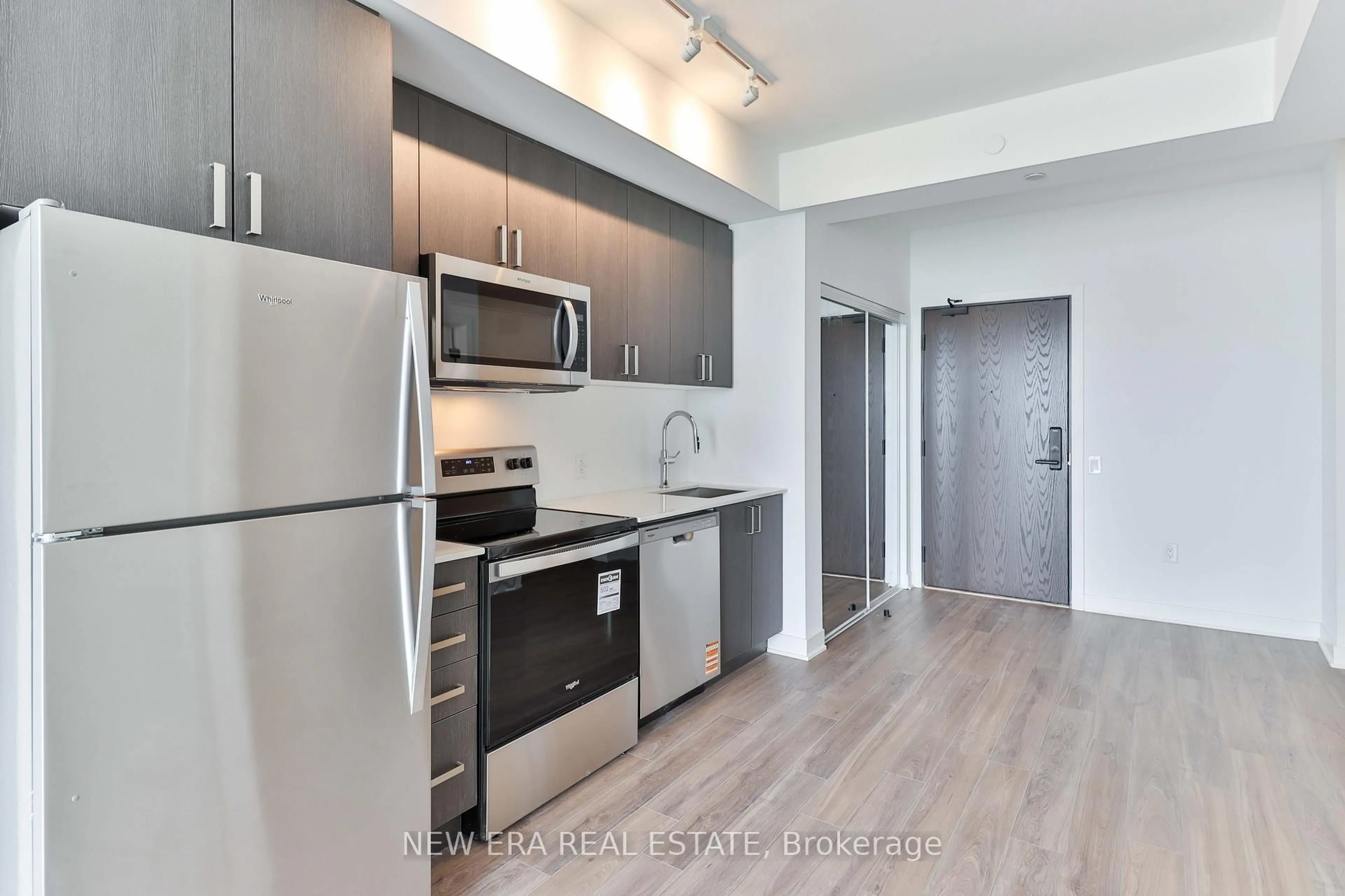 Standard kitchen, unknown for 2782 Barton St #1408, Hamilton Ontario L8E 2J8