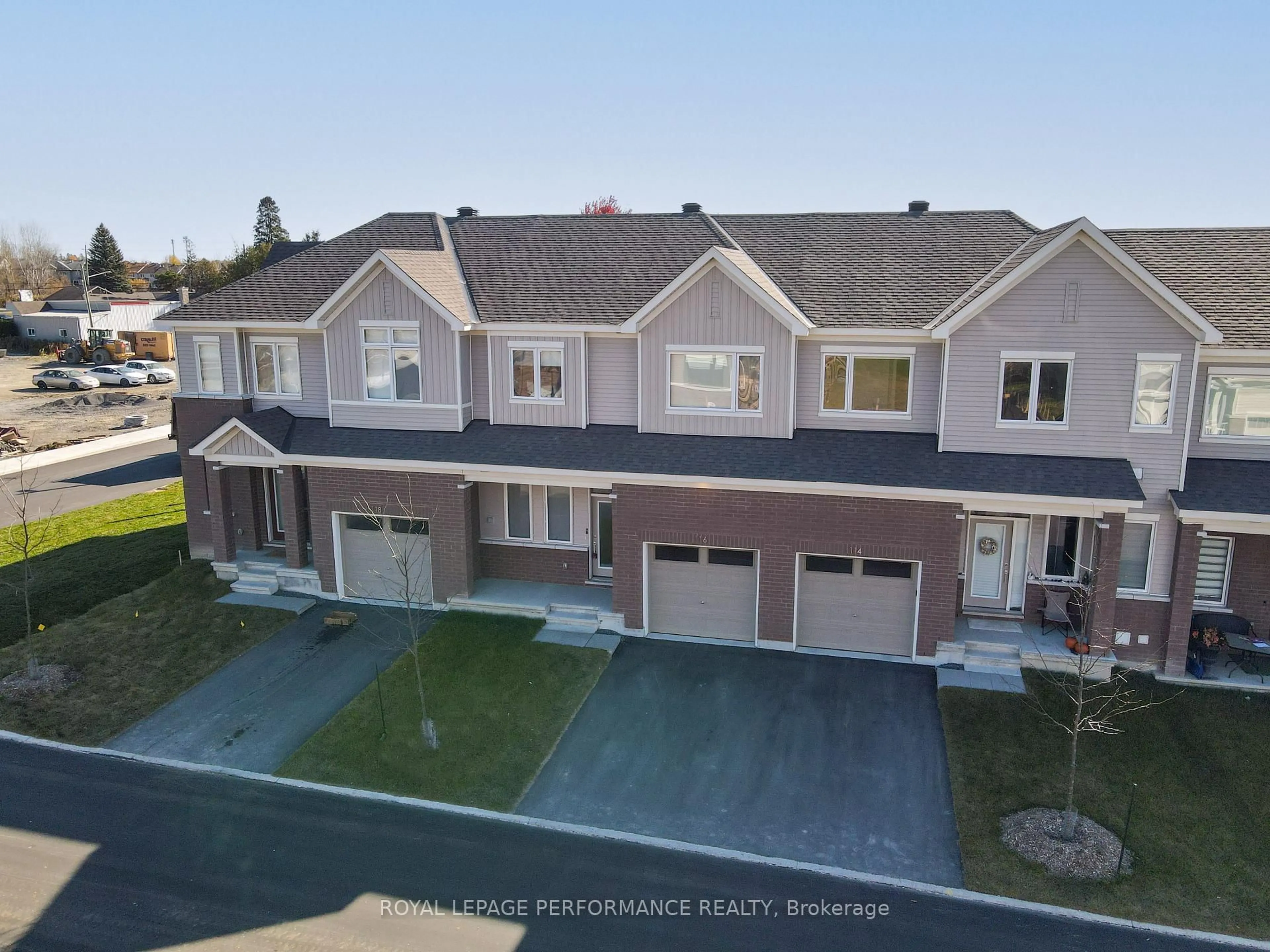 A pic from outside/outdoor area/front of a property/back of a property/a pic from drone, unknown for 116 PIZZICATO St, Ottawa Ontario K1W 0S2