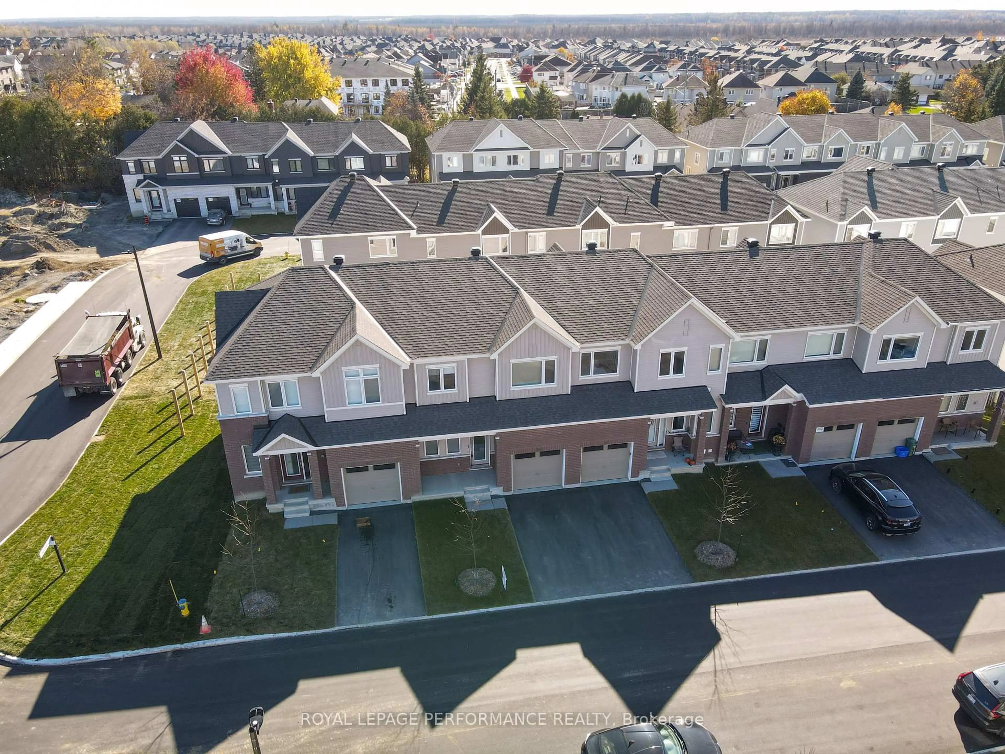 A pic from outside/outdoor area/front of a property/back of a property/a pic from drone, street for 116 PIZZICATO St, Ottawa Ontario K1W 0S2