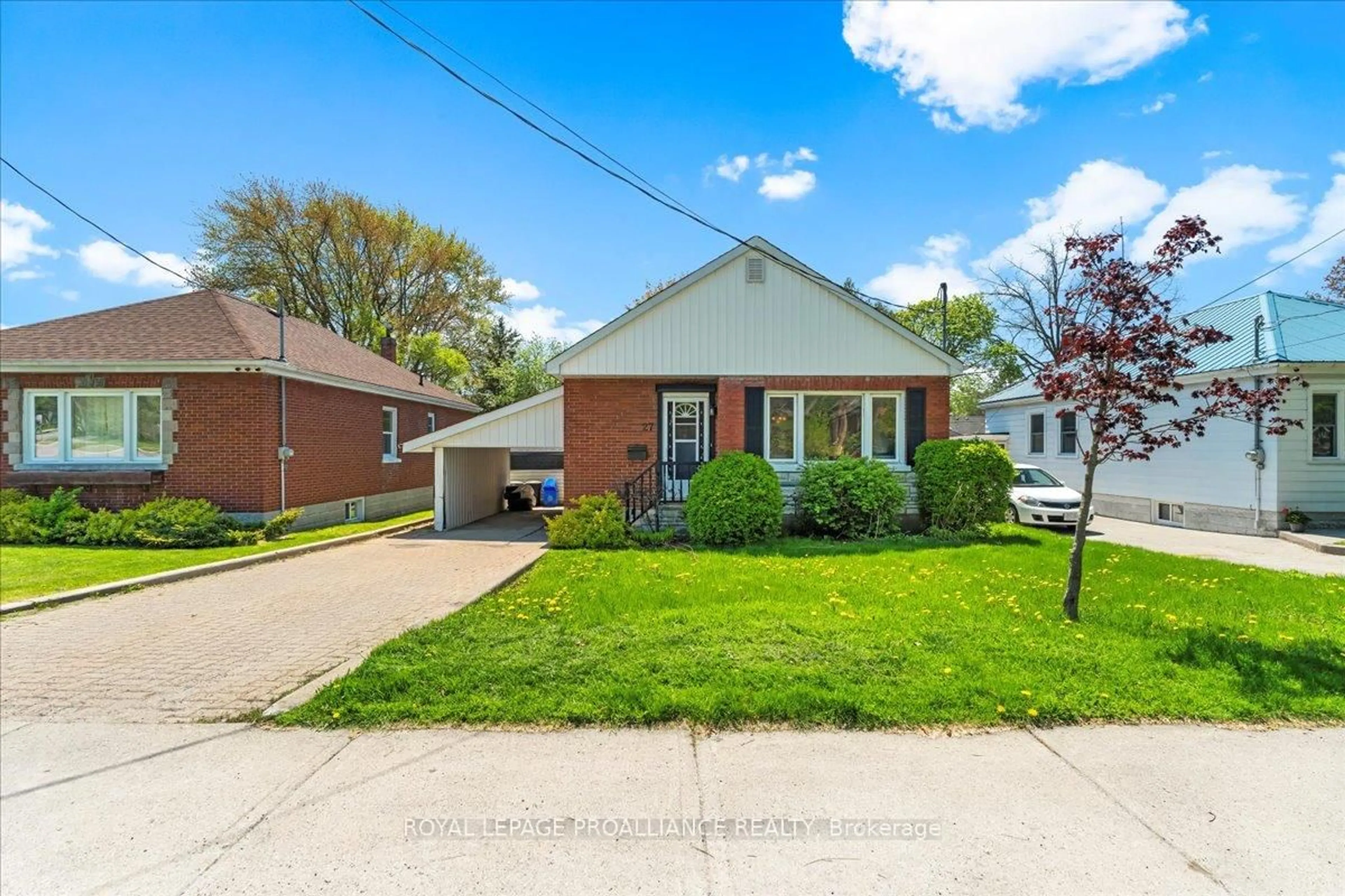 A pic from outside/outdoor area/front of a property/back of a property/a pic from drone, street for 27 Crestview Ave, Belleville Ontario K8N 1W4