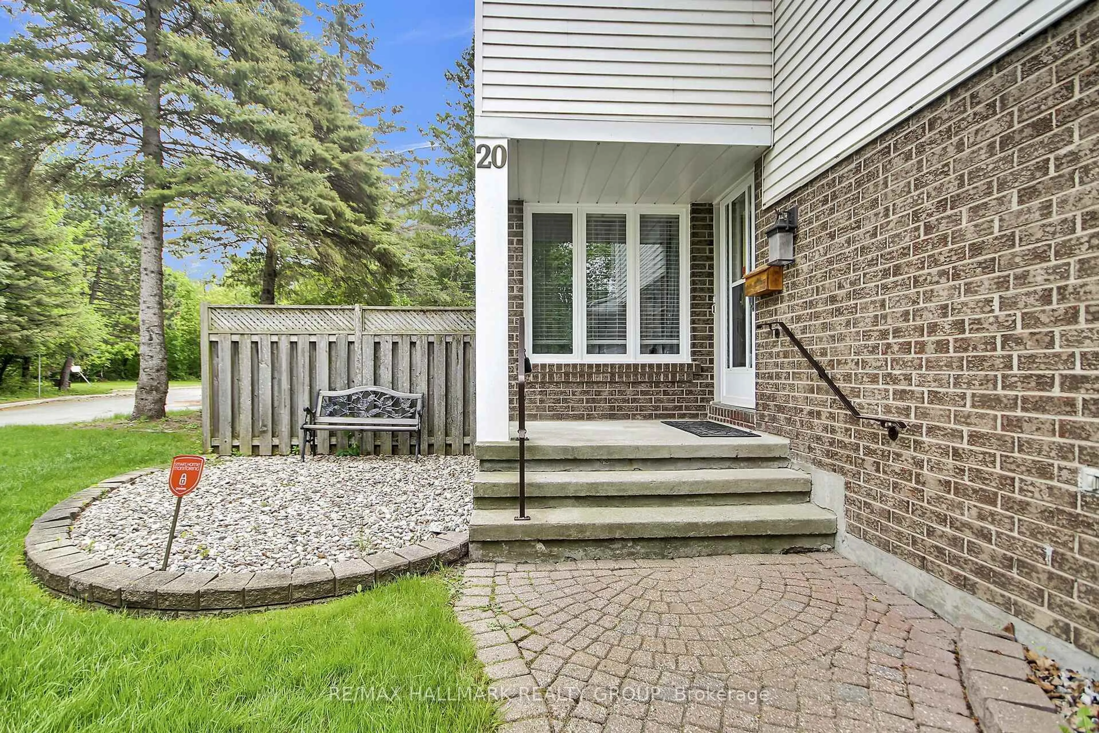 Patio, street for 20 Palomino Dr, Kanata Ontario K2M 1L9