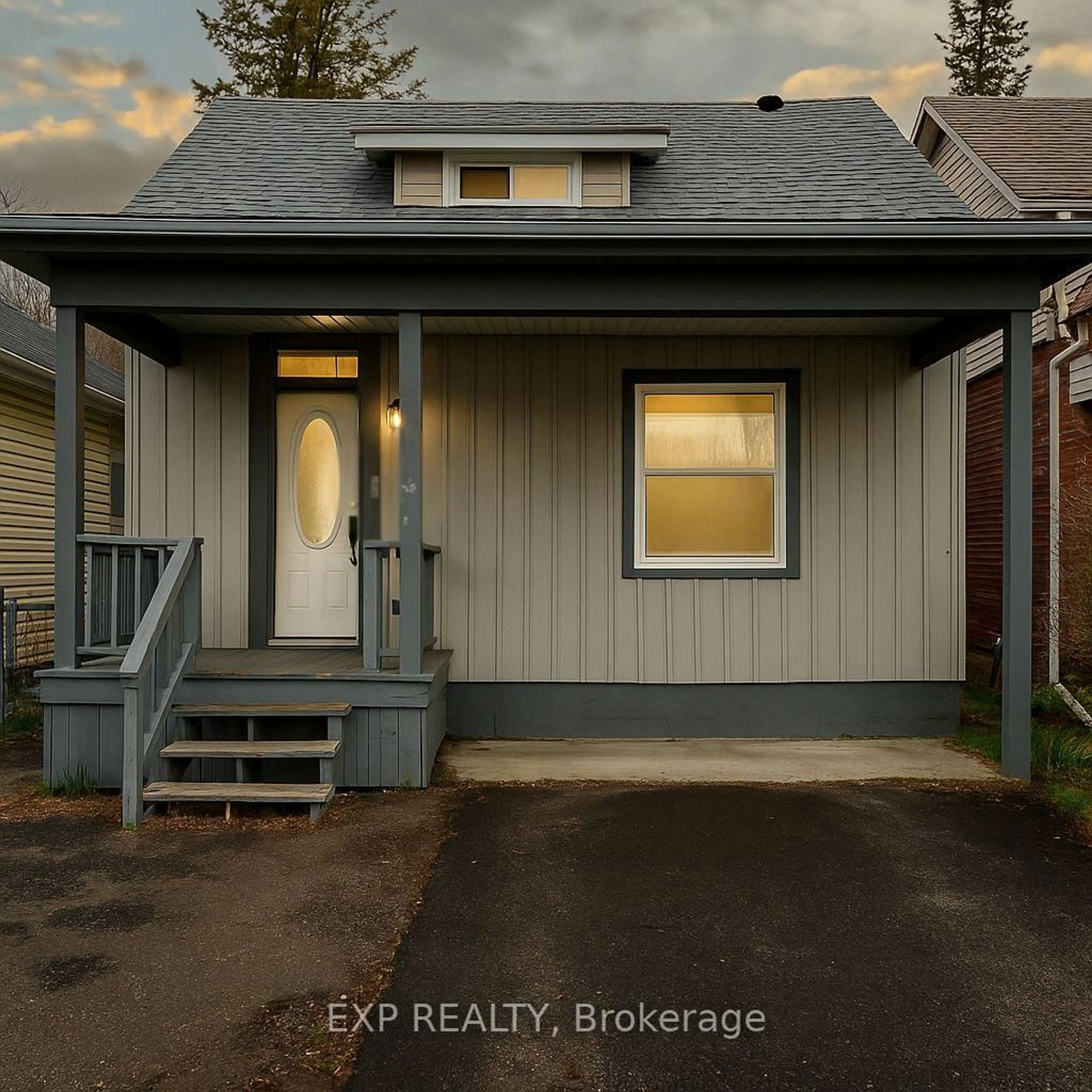 Home with vinyl exterior material, street for 198 Lansdowne St, Peterborough Central Ontario K9J 1Y7