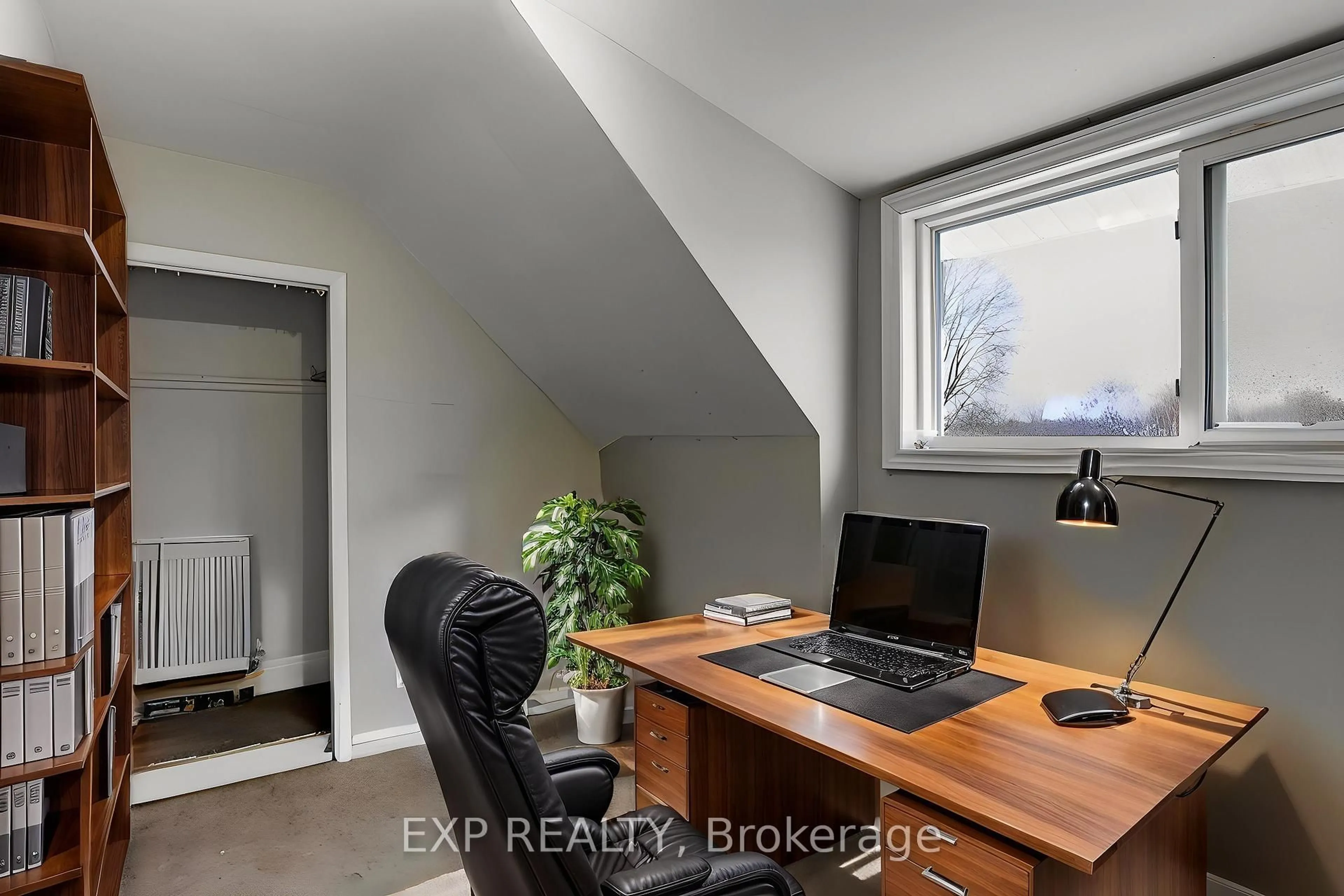 A pic of a room for 198 Lansdowne St, Peterborough Central Ontario K9J 1Y7
