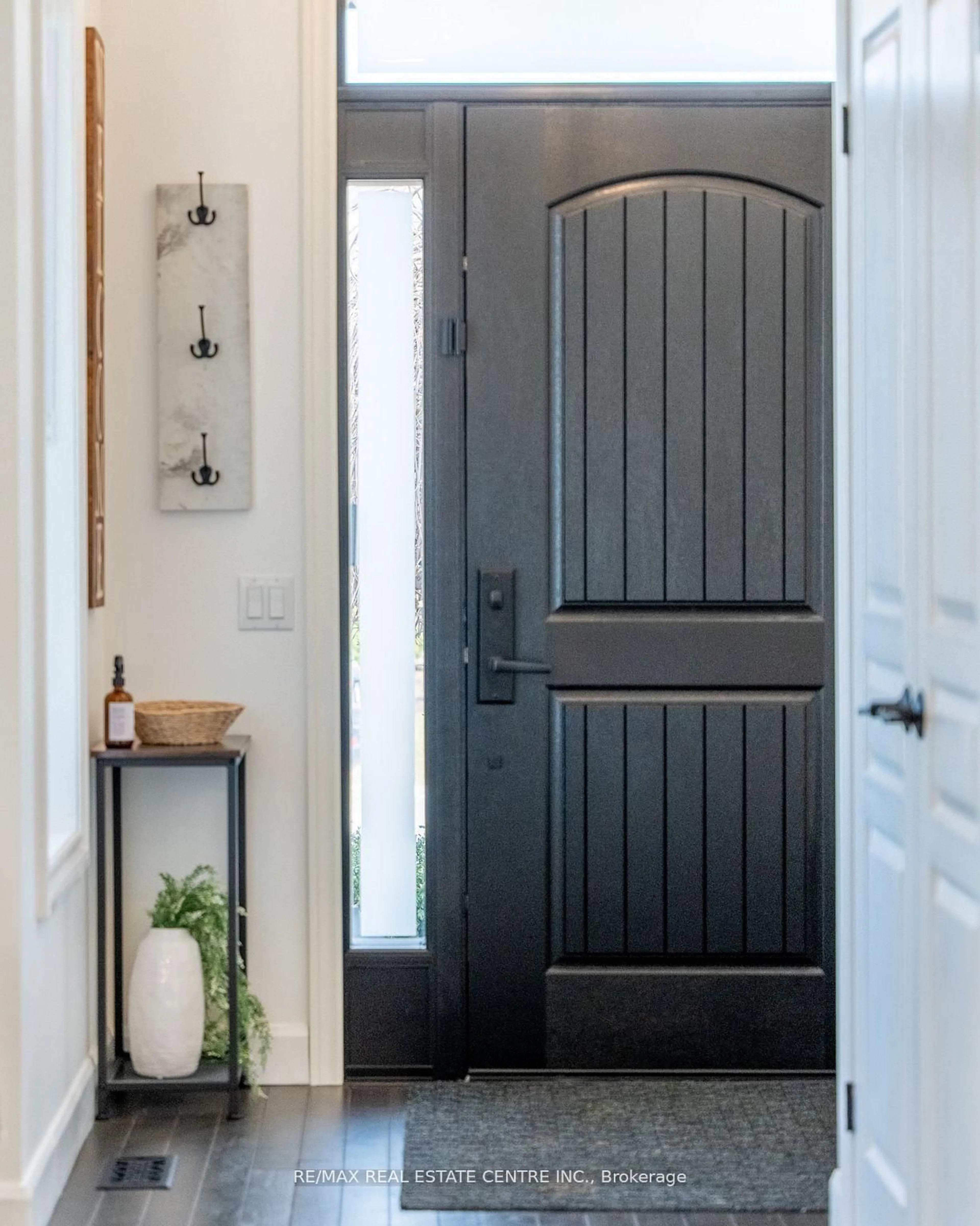 Indoor entryway for 942 Greenwood Cres, Shelburne Ontario L0N 1S2