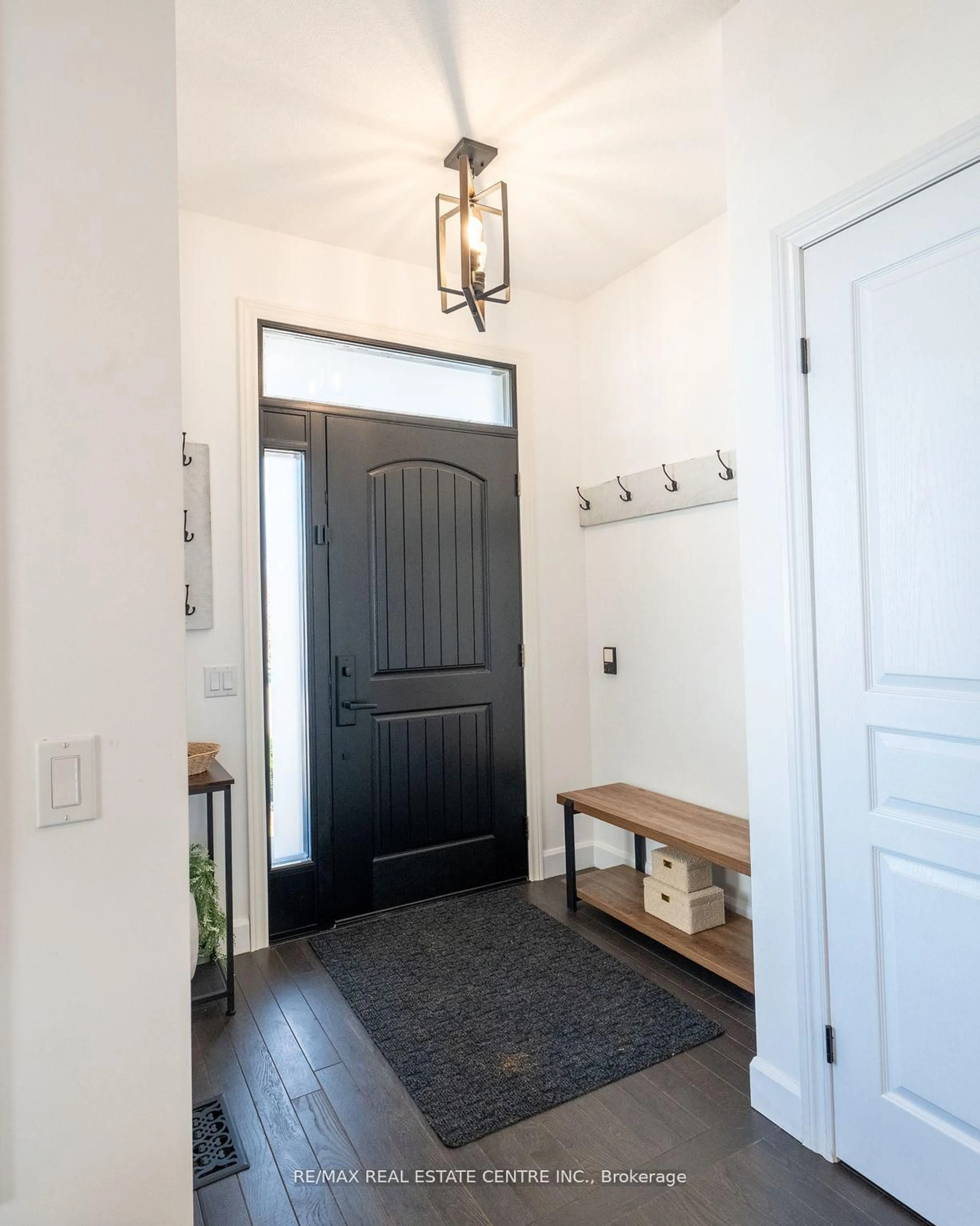Indoor entryway for 942 Greenwood Cres, Shelburne Ontario L0N 1S2