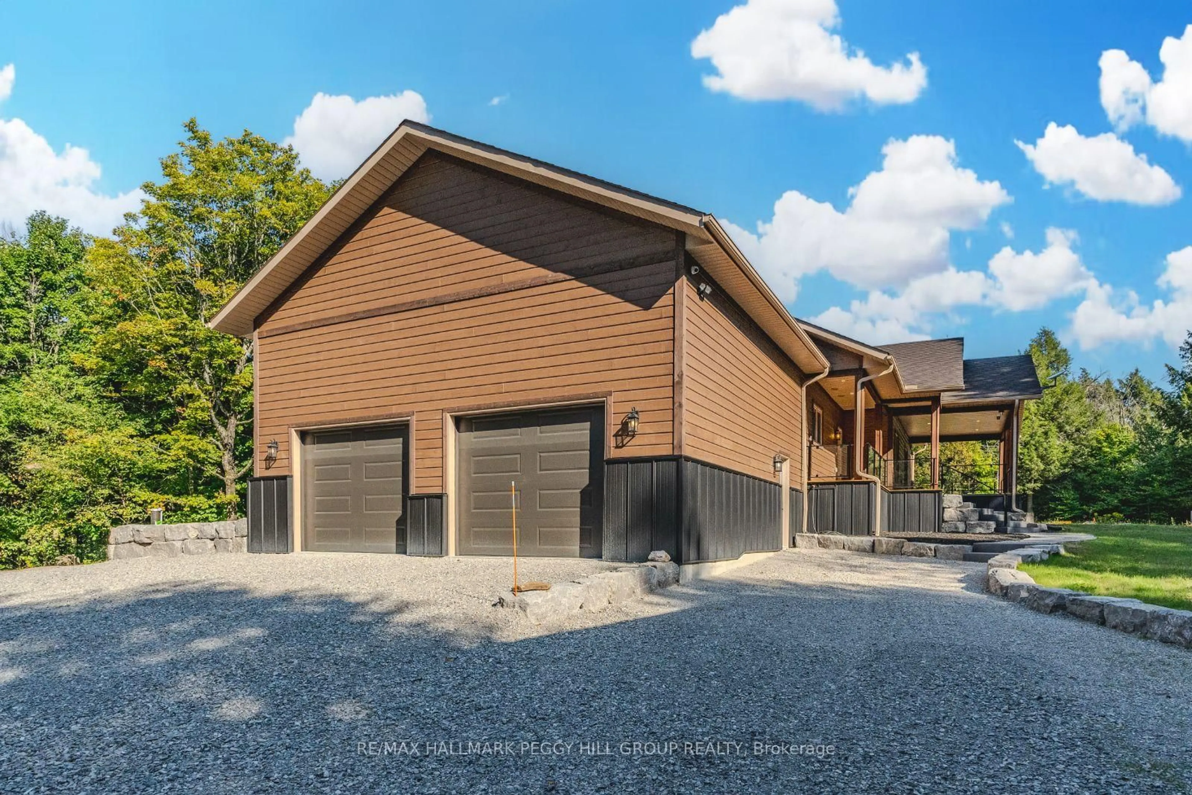 Indoor garage for 4571 Aspdin Rd, Muskoka Lakes Ontario P0B 1M0