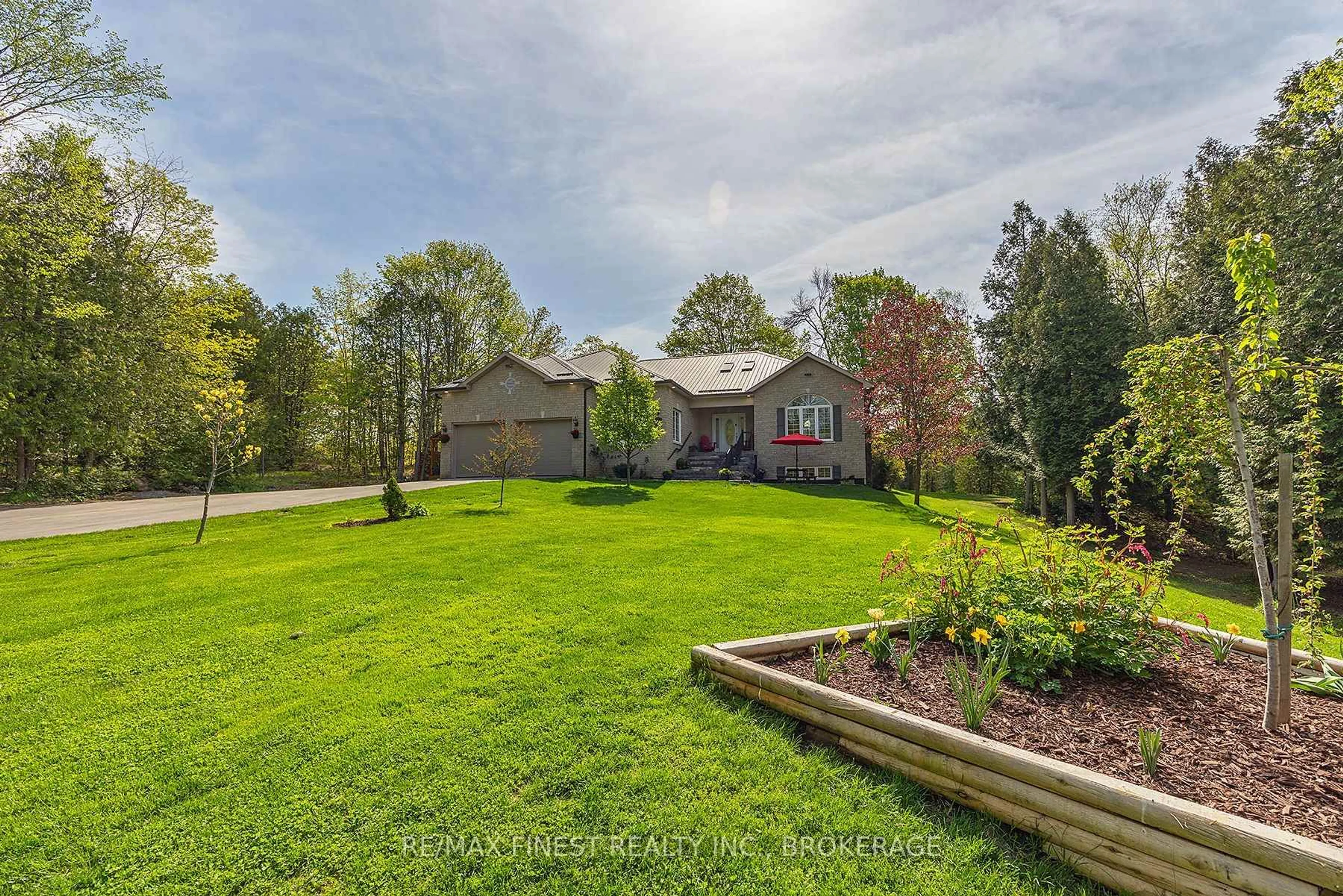 A pic from outside/outdoor area/front of a property/back of a property/a pic from drone, water/lake/river/ocean view for 5885 Davey Dr, Verona Ontario K0H 2W0