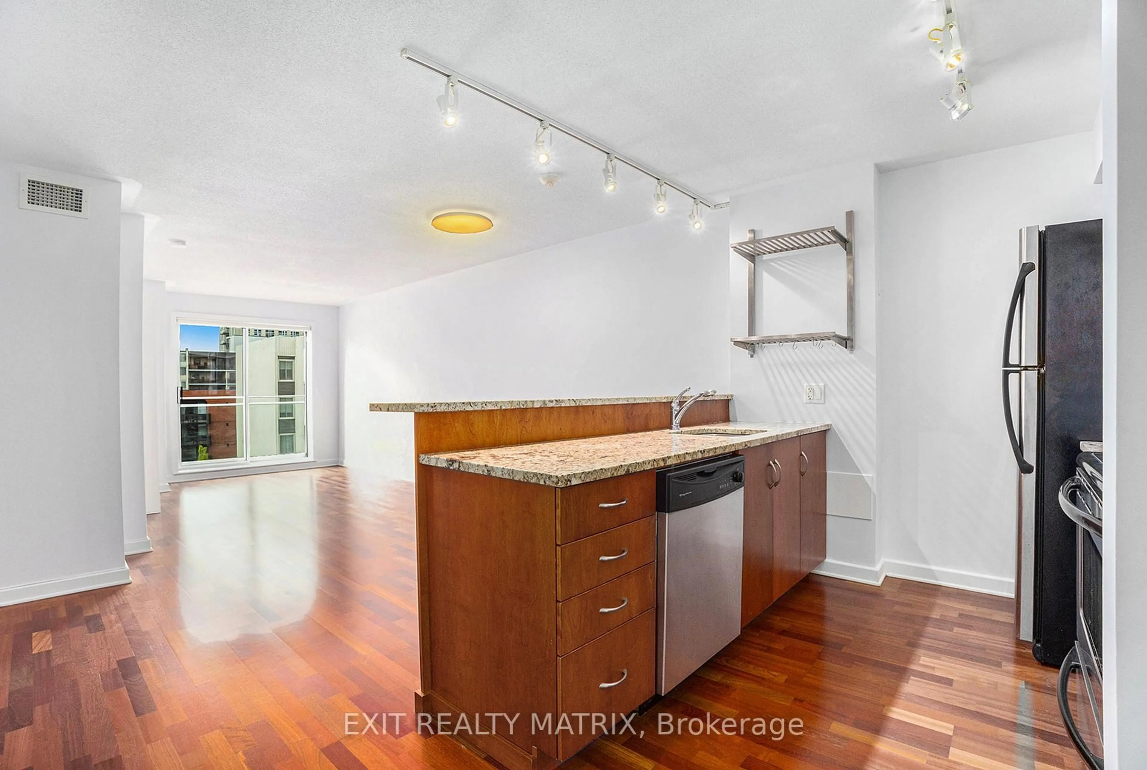 Open concept kitchen, unknown for 138 Somerset St #1008, Ottawa Ontario K2P 0A3