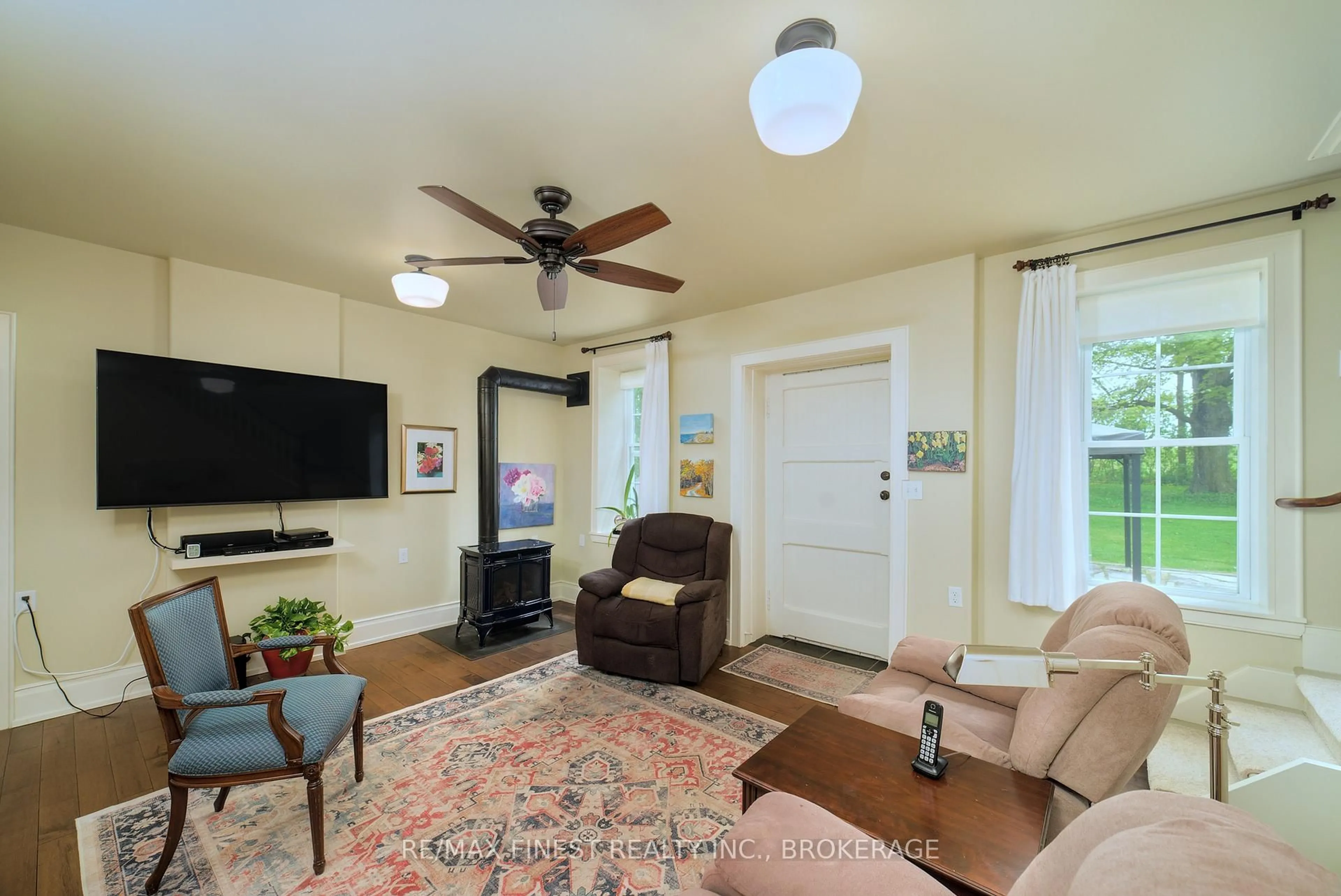 Living room with furniture, unknown for 2750 Front Rd, Stella Ontario K0H 2S0