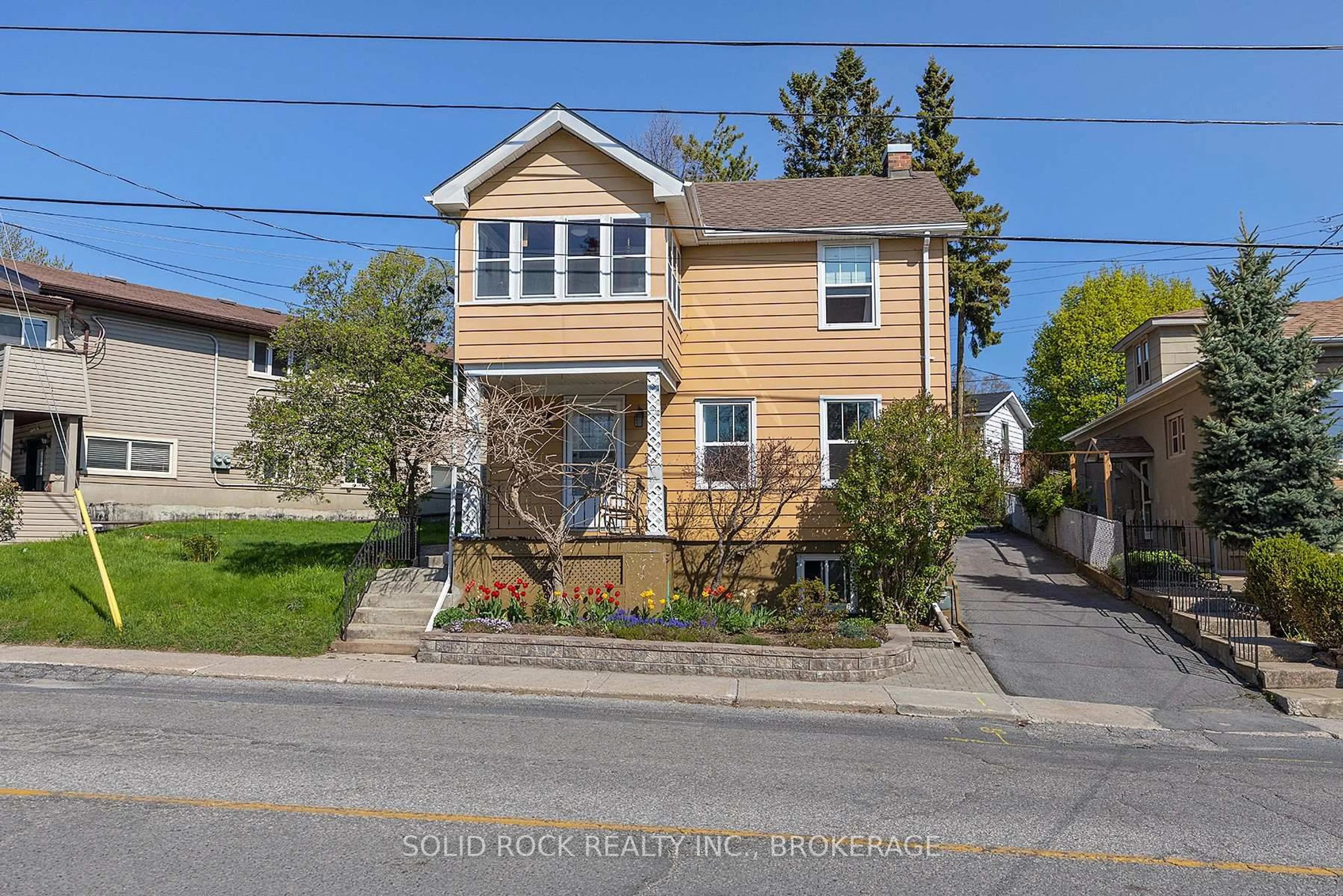Unknown for 647 Union St, Kingston Ontario K7M 2H9