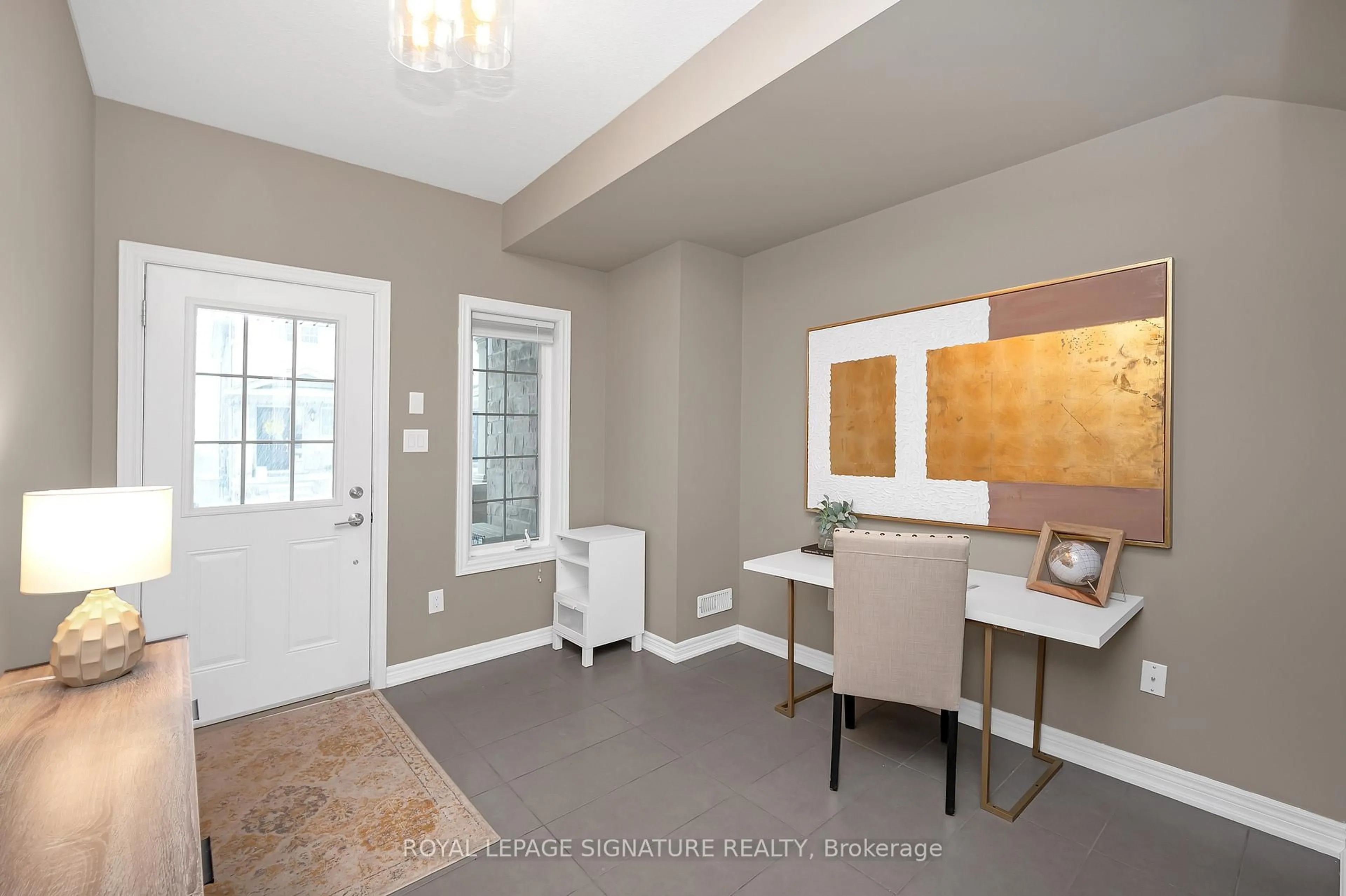 Indoor entryway for 215 Dundas St #29, Hamilton Ontario L0R 2H6