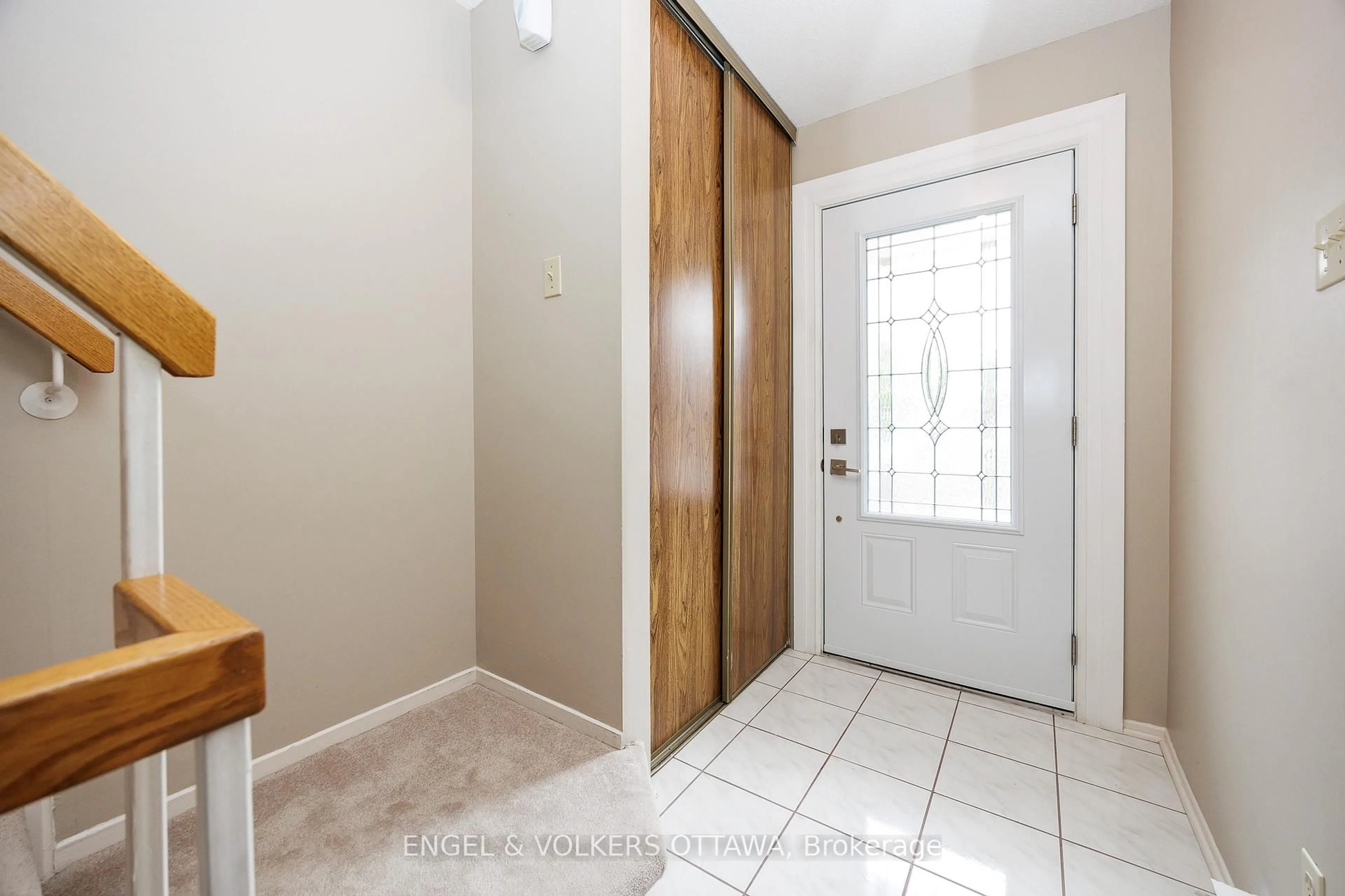 Indoor entryway for 1795 Marsala Cres #203, Ottawa Ontario K4A 2E9