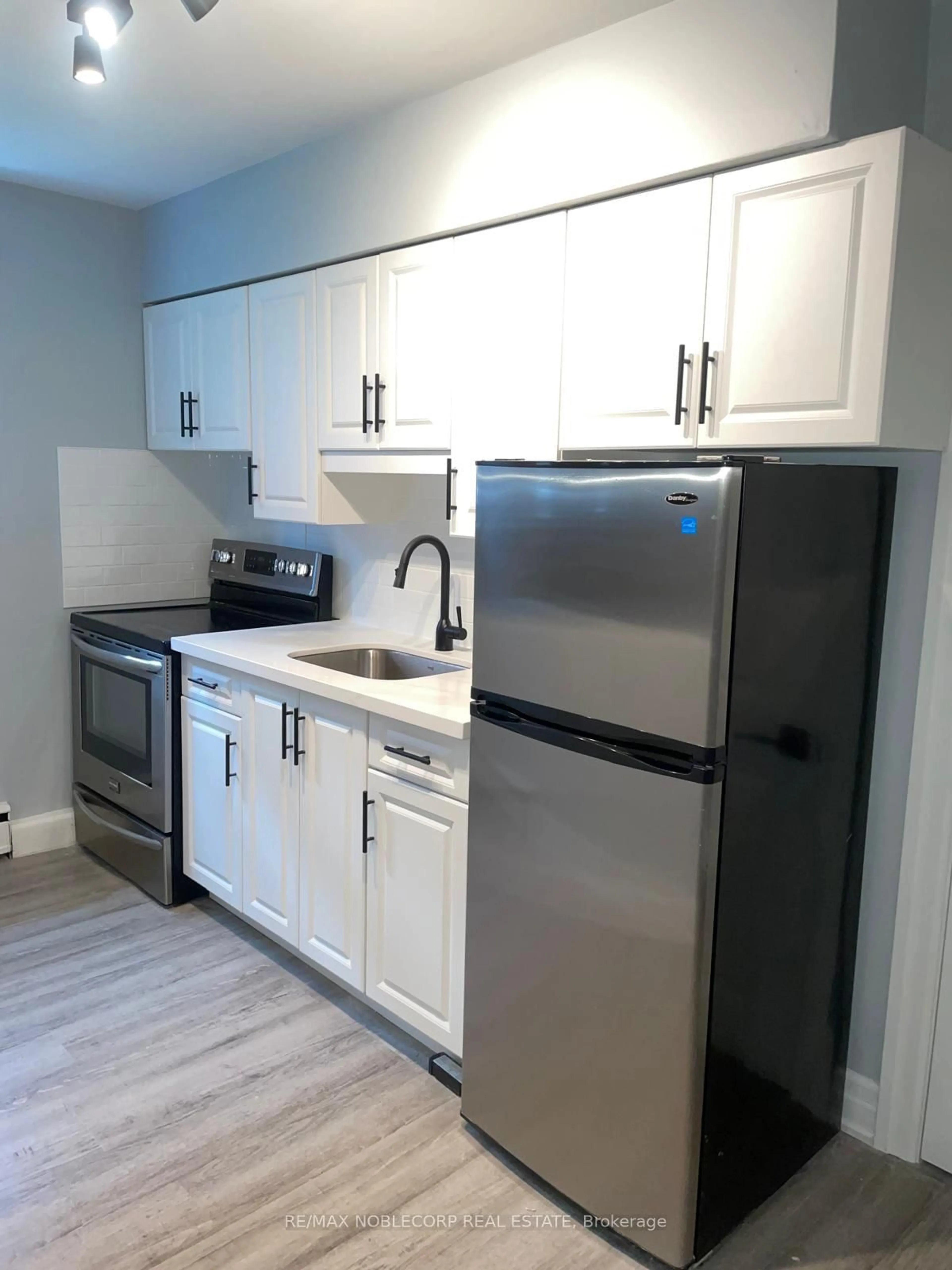 Standard kitchen, wood/laminate floor for 5 Applewood Ave #2, Hamilton Ontario L8G 3S4