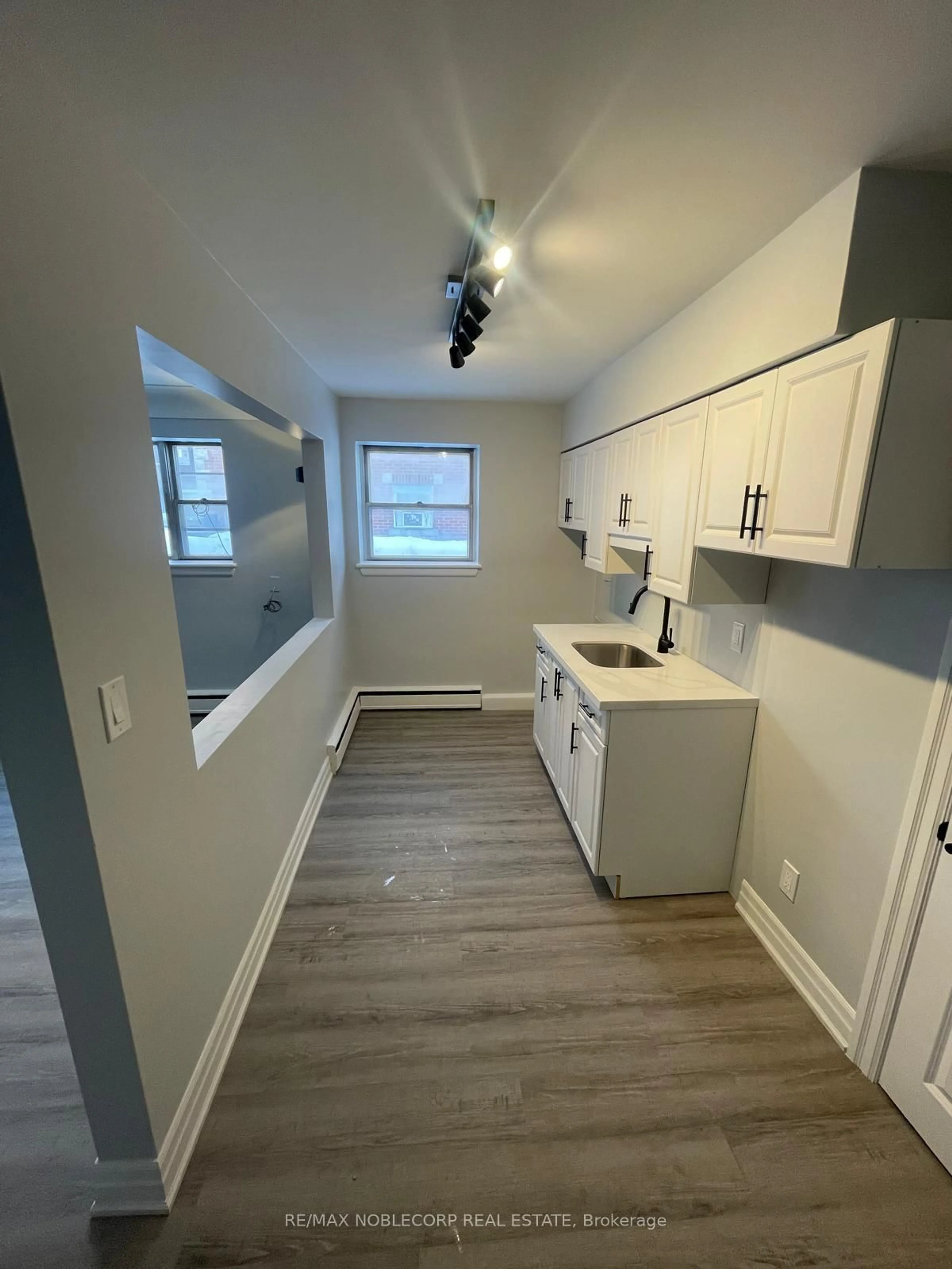 A pic of a room for 5 Applewood Ave #2, Hamilton Ontario L8G 3S4