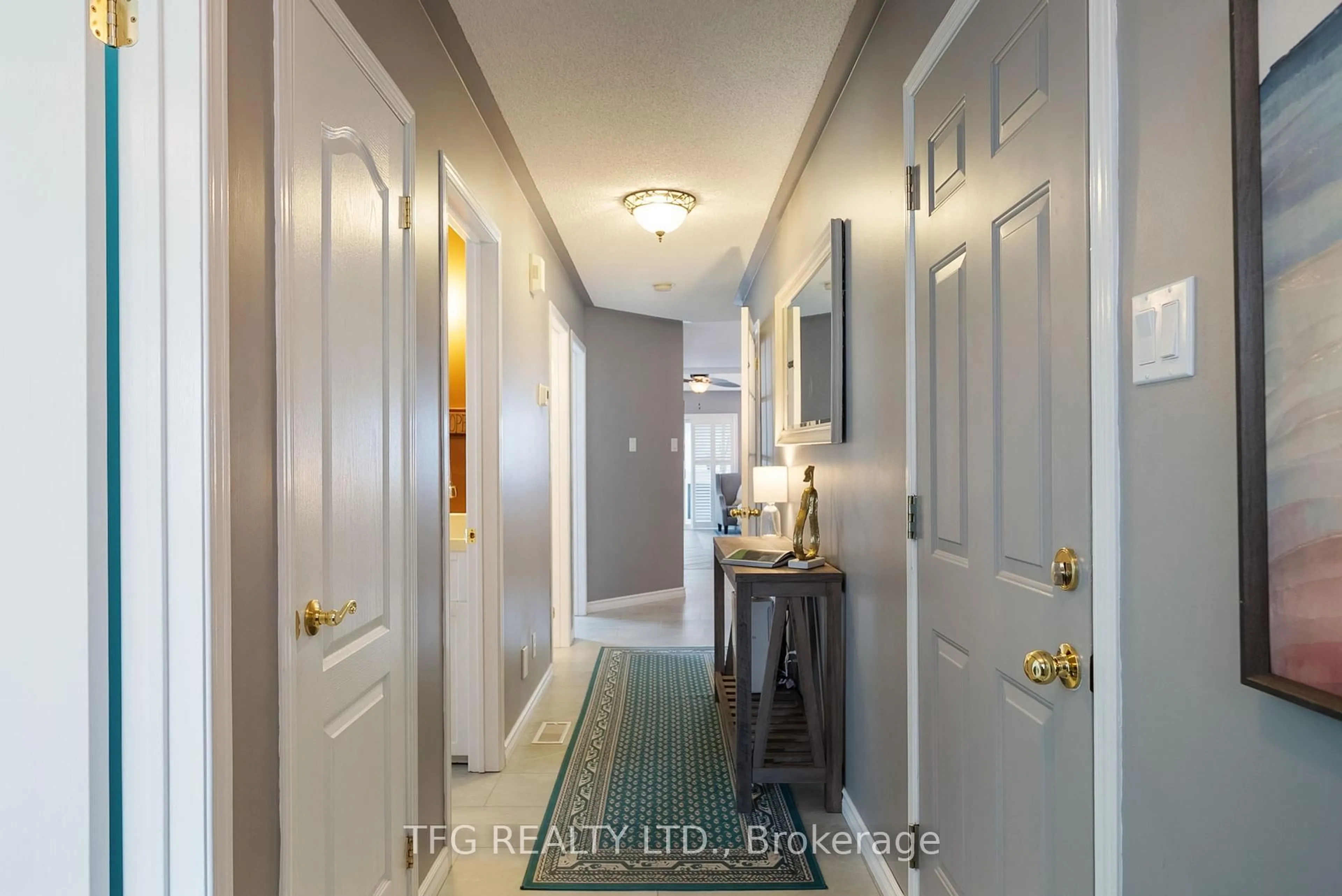 Indoor entryway for 840 Wentworth St, Peterborough West Ontario K9J 8R8