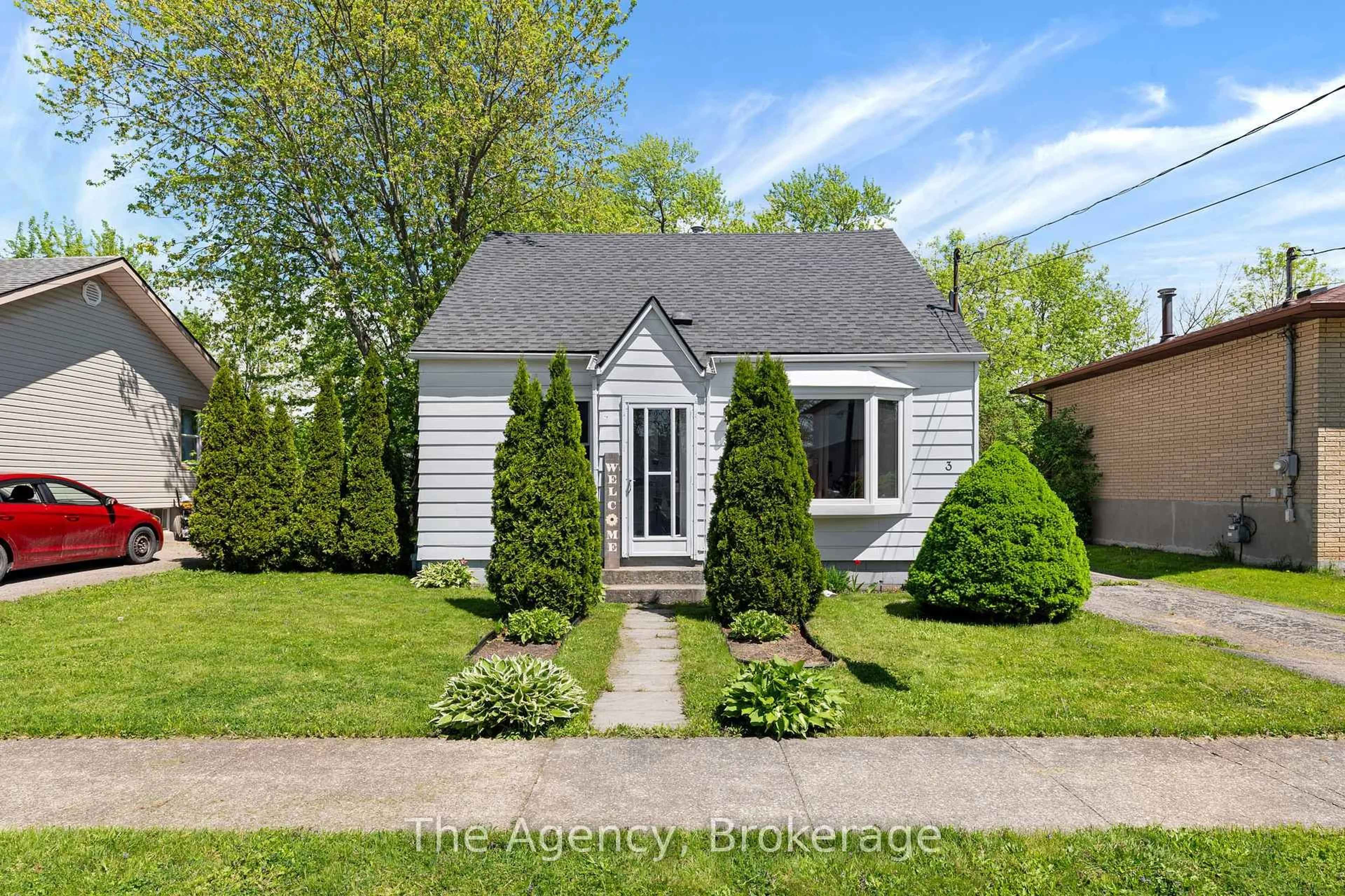 Home with vinyl exterior material, street for 3 PHYLLIS St, Fort Erie Ontario L2A 3Y1