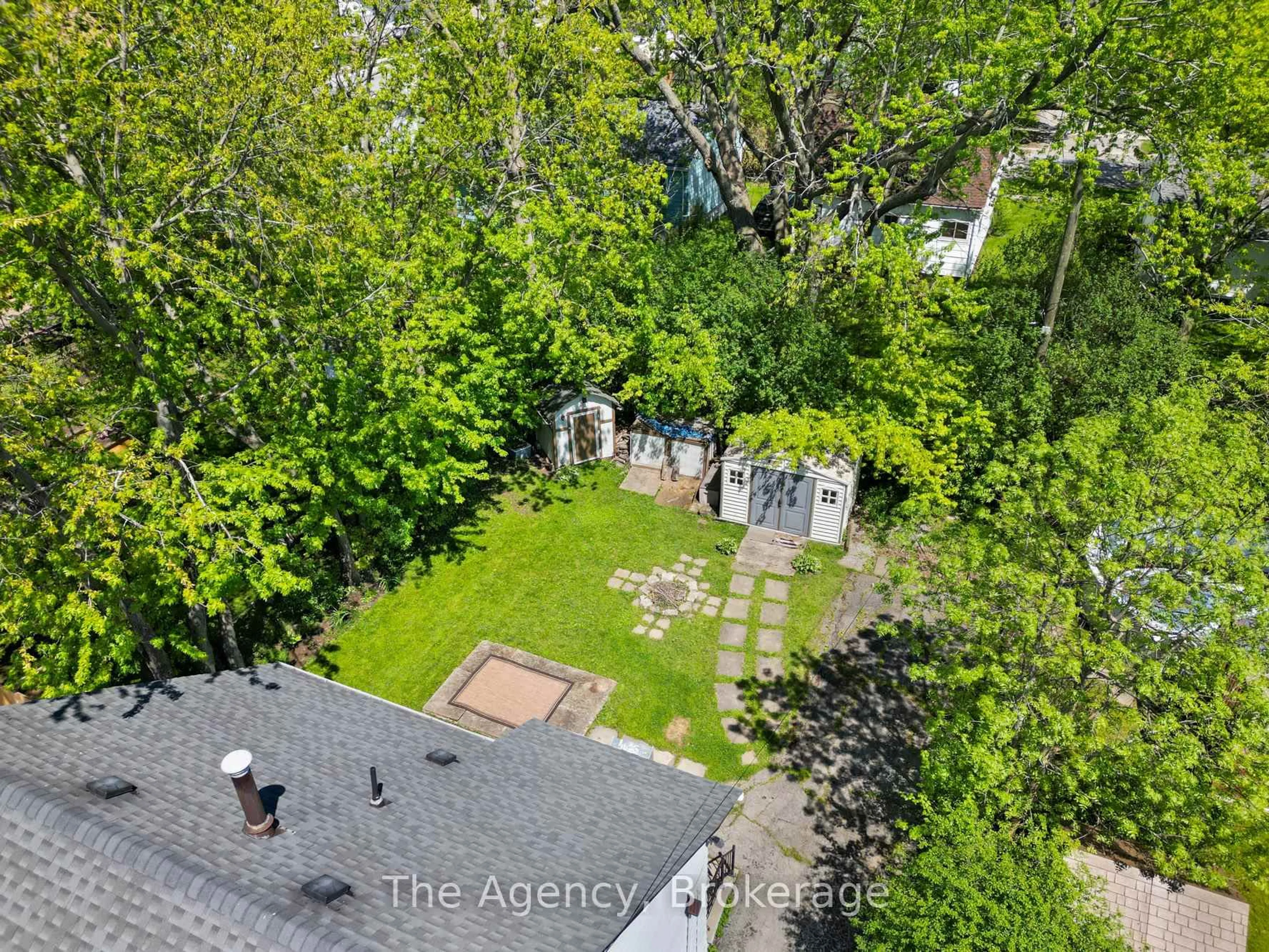 A pic from outside/outdoor area/front of a property/back of a property/a pic from drone, city buildings view from balcony for 3 PHYLLIS St, Fort Erie Ontario L2A 3Y1
