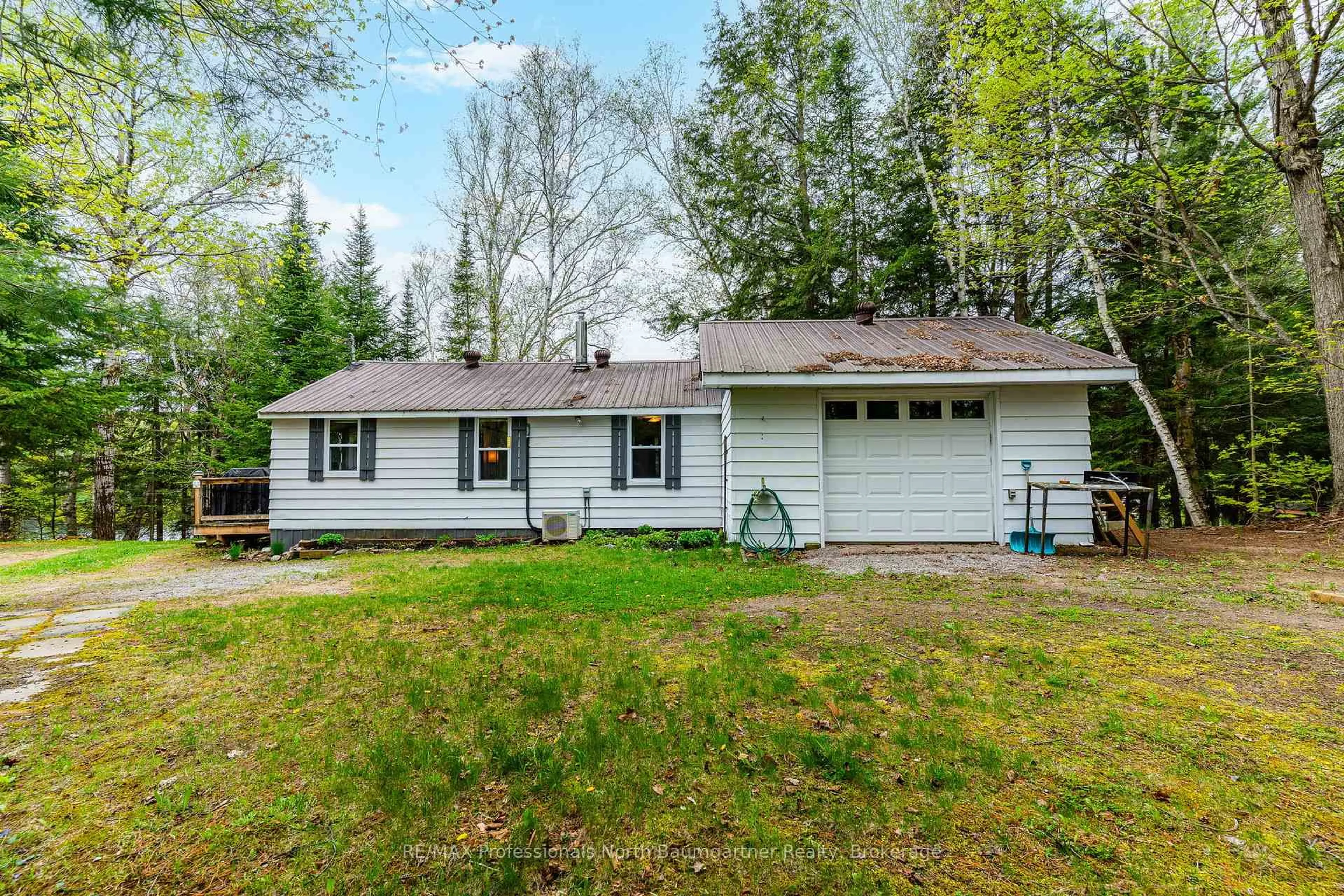 Home with vinyl exterior material, unknown for 1004 Wilson Heights Tr, Dysart et al Ontario K0M 1S0