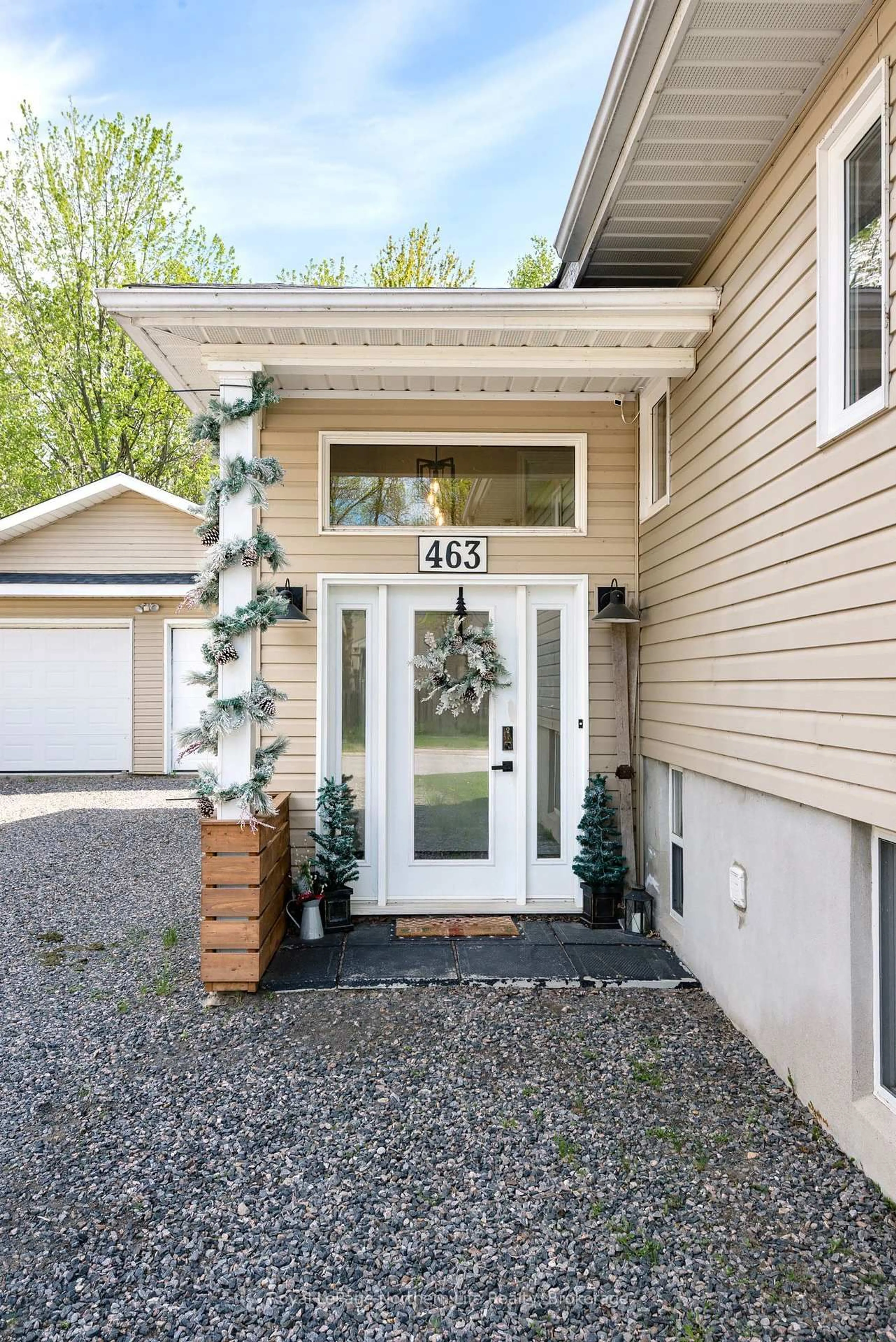 Indoor entryway for 463 Bunting Dr, North Bay Ontario P1A 4L4