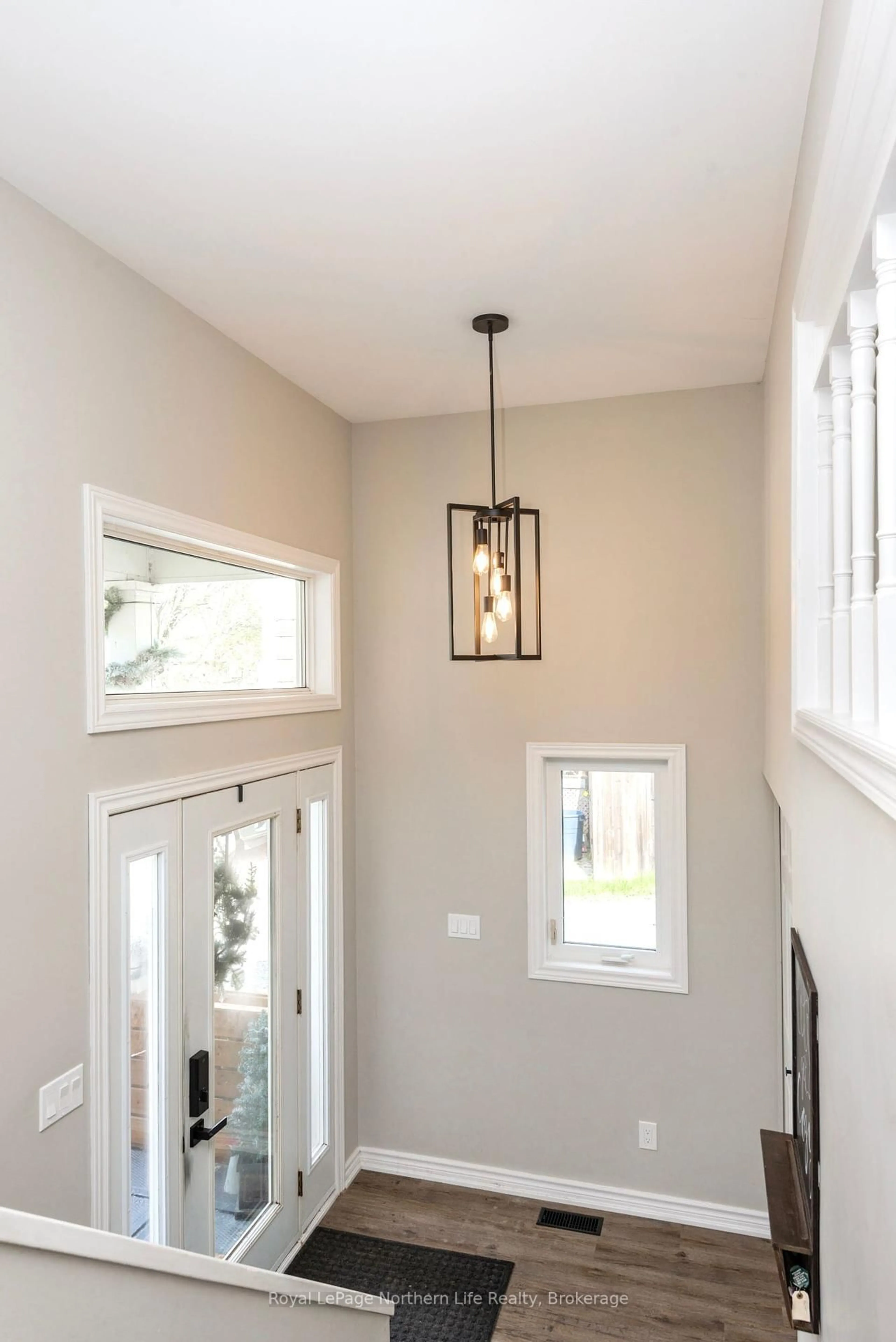 Indoor entryway for 463 Bunting Dr, North Bay Ontario P1A 4L4