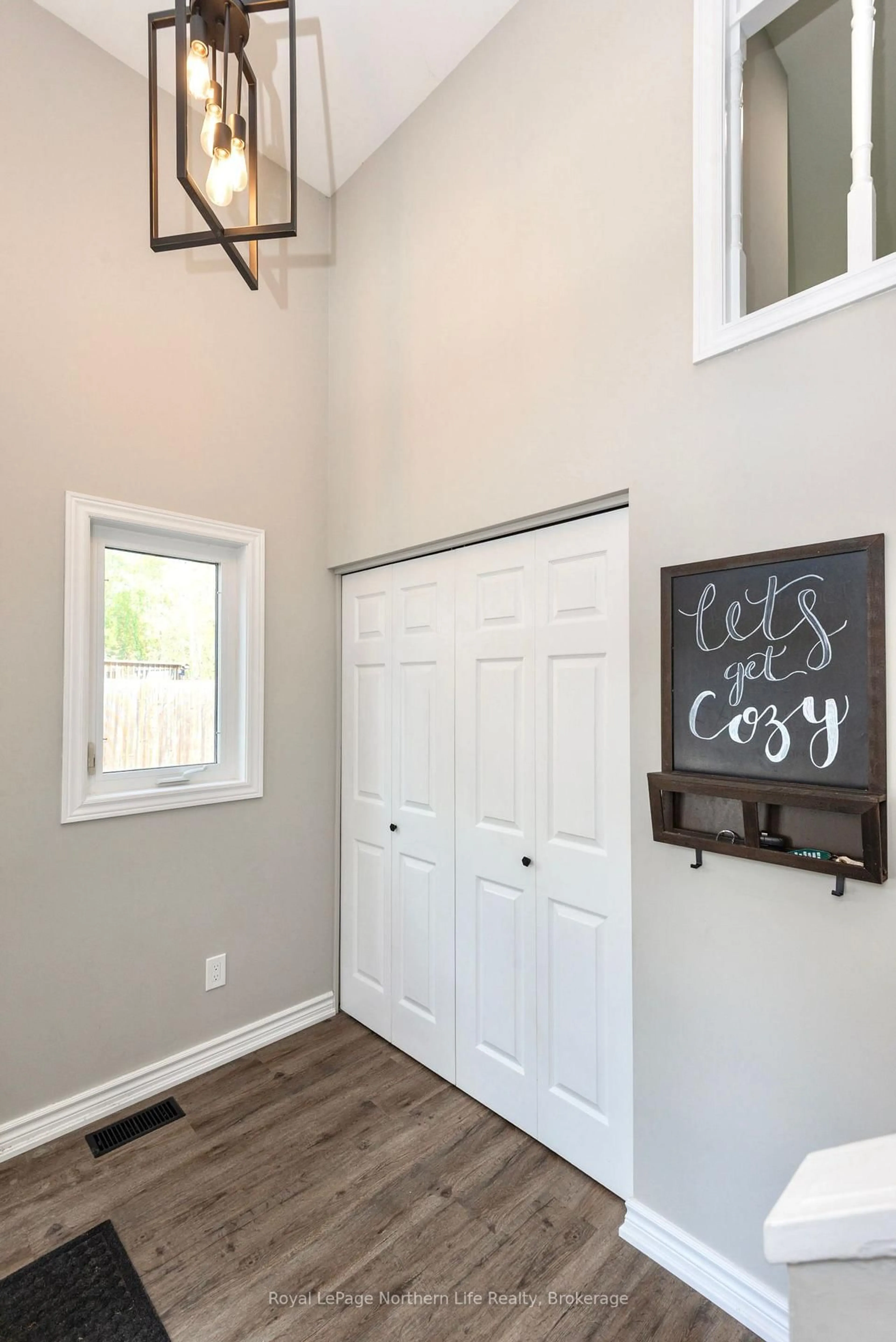 Indoor entryway for 463 Bunting Dr, North Bay Ontario P1A 4L4