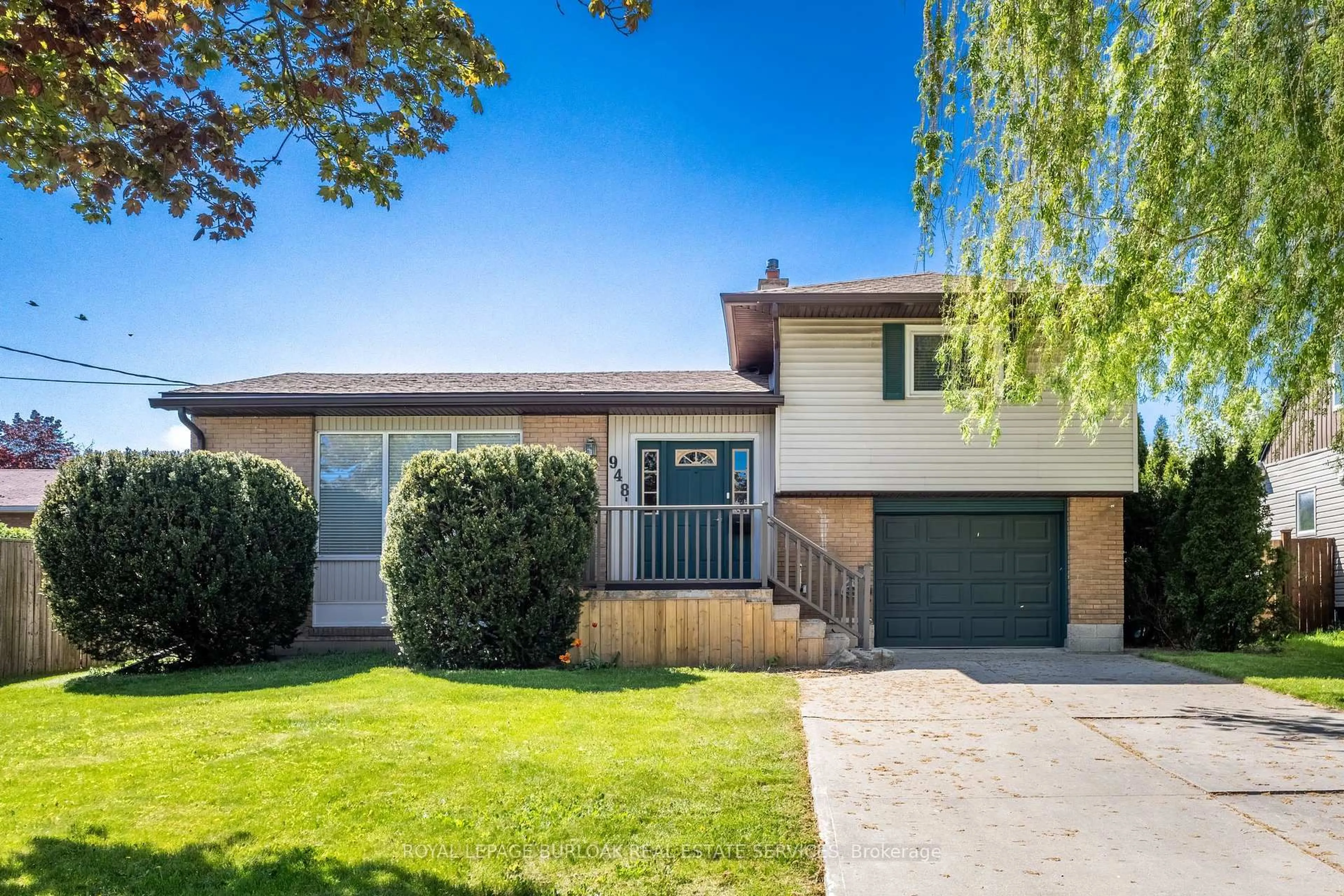 Home with vinyl exterior material, street for 948 Upper Sherman Ave, Hamilton Ontario L8V 3N3