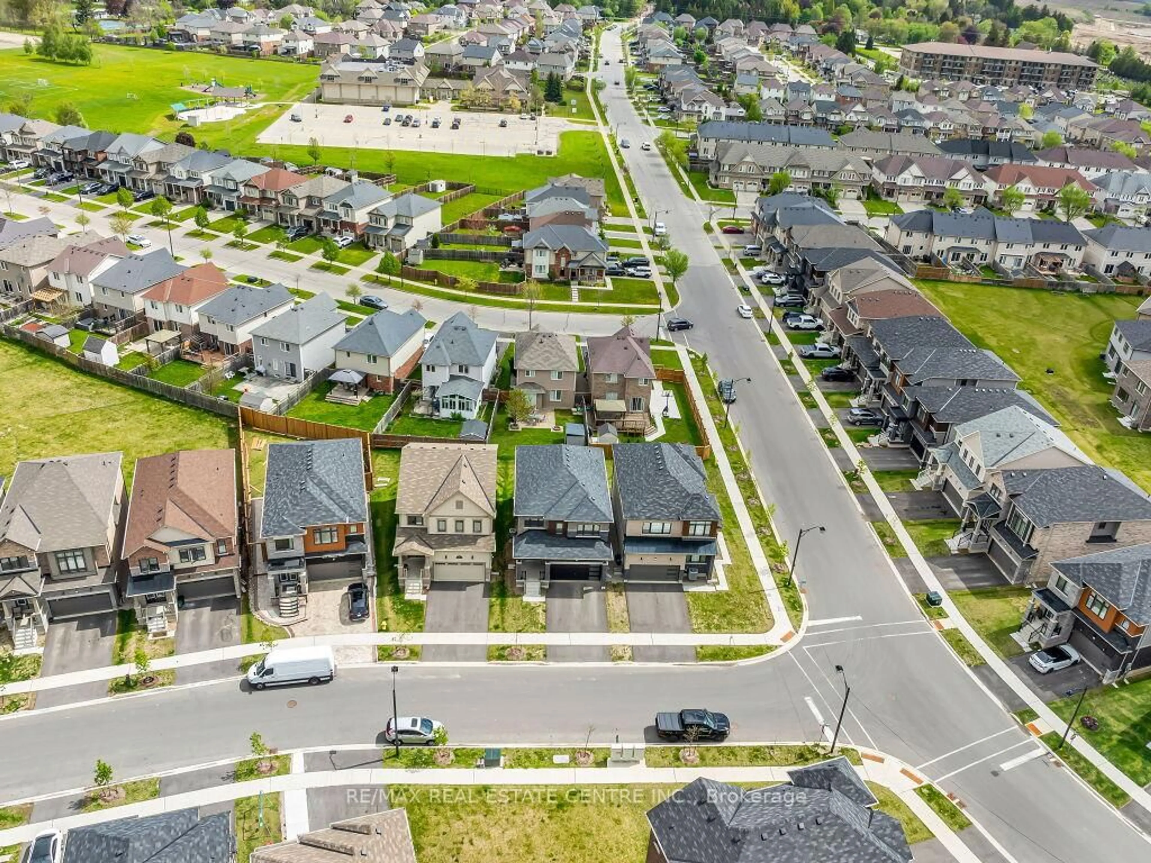 A pic from outside/outdoor area/front of a property/back of a property/a pic from drone, street for 423 Dolman St, Woolwich Ontario N0B 1M0
