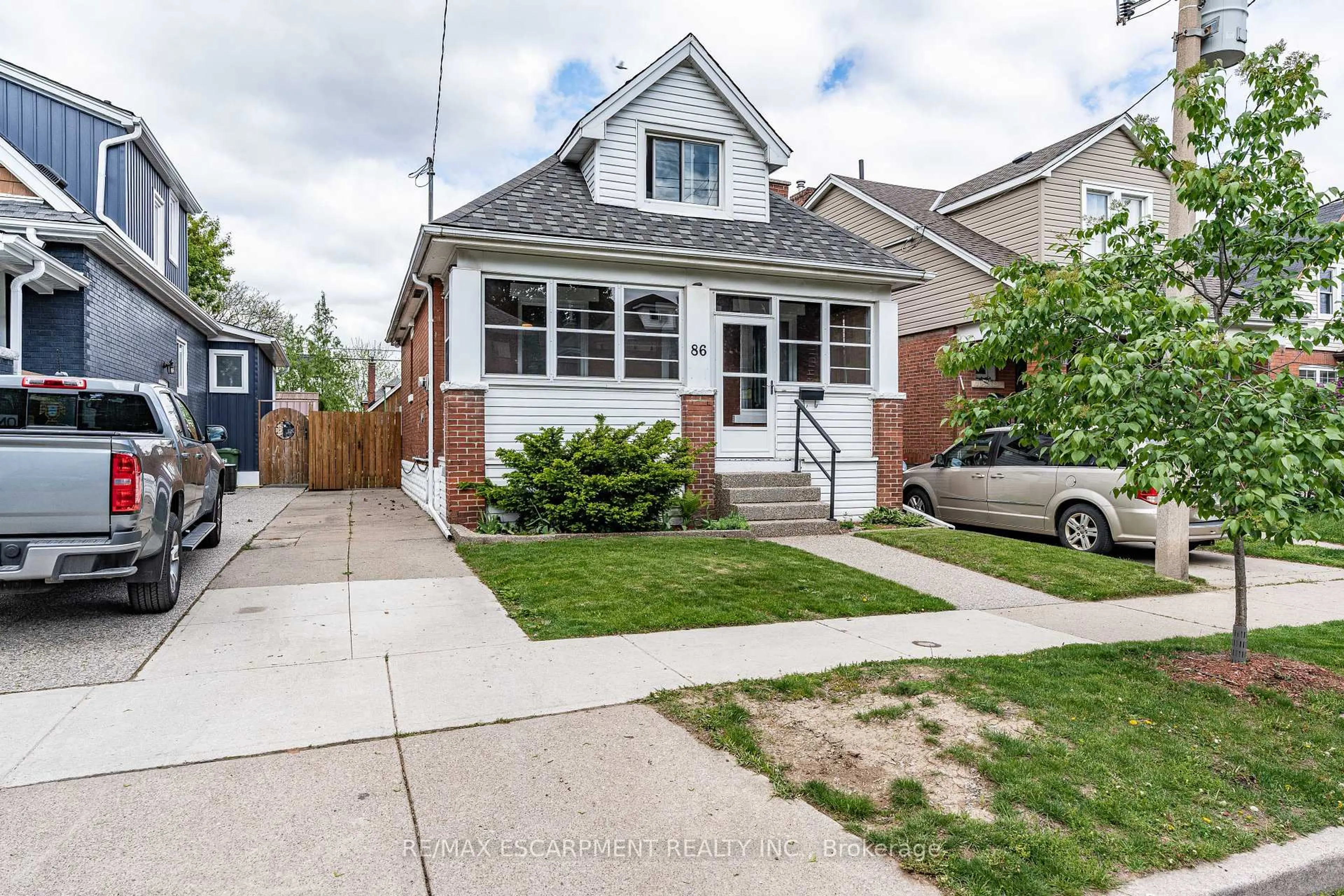 Home with brick exterior material, street for 86 Graham Ave, Hamilton Ontario L8K 2M3