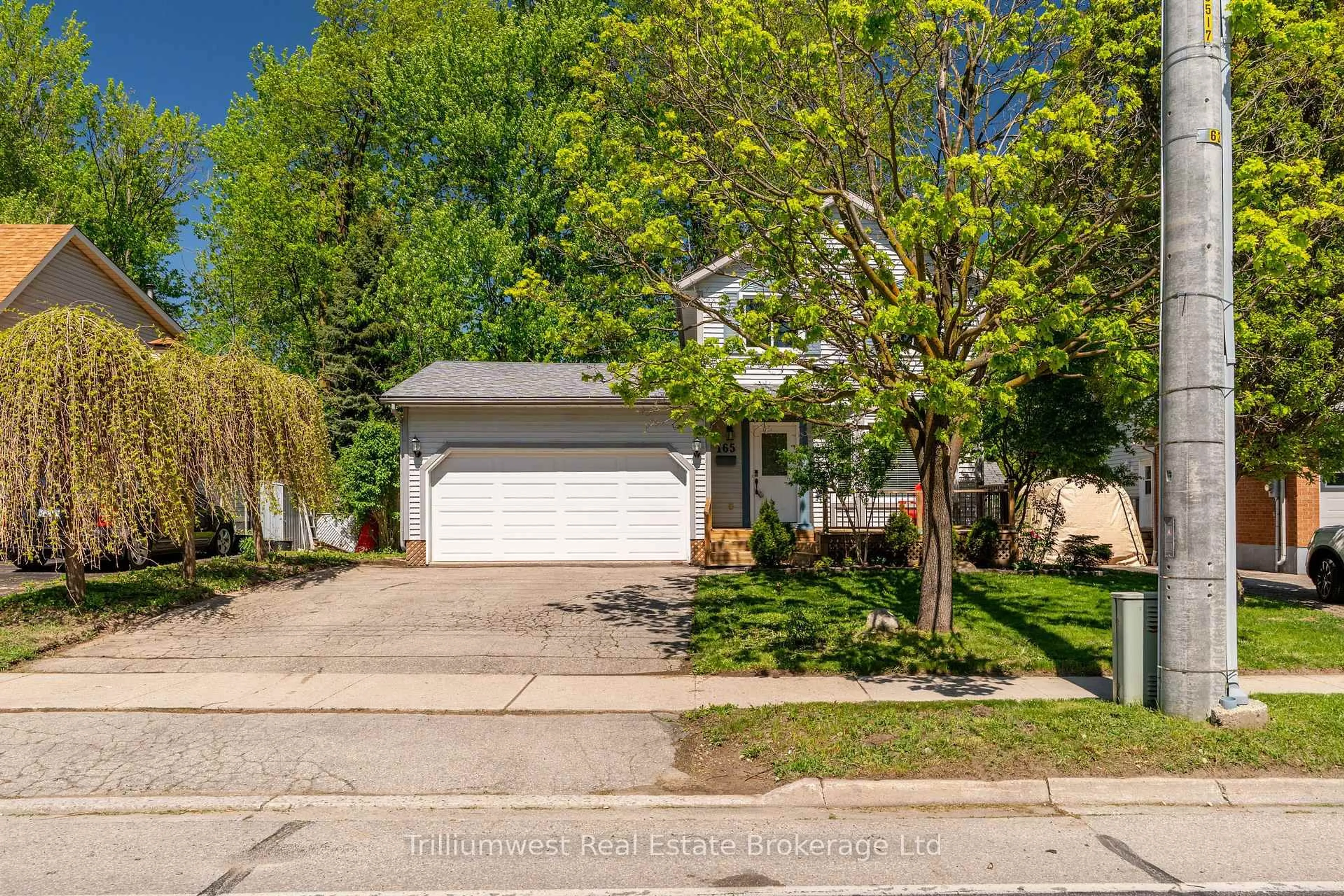 A pic from outside/outdoor area/front of a property/back of a property/a pic from drone, street for 165 Imperial Rd, Guelph Ontario N1H 8B2