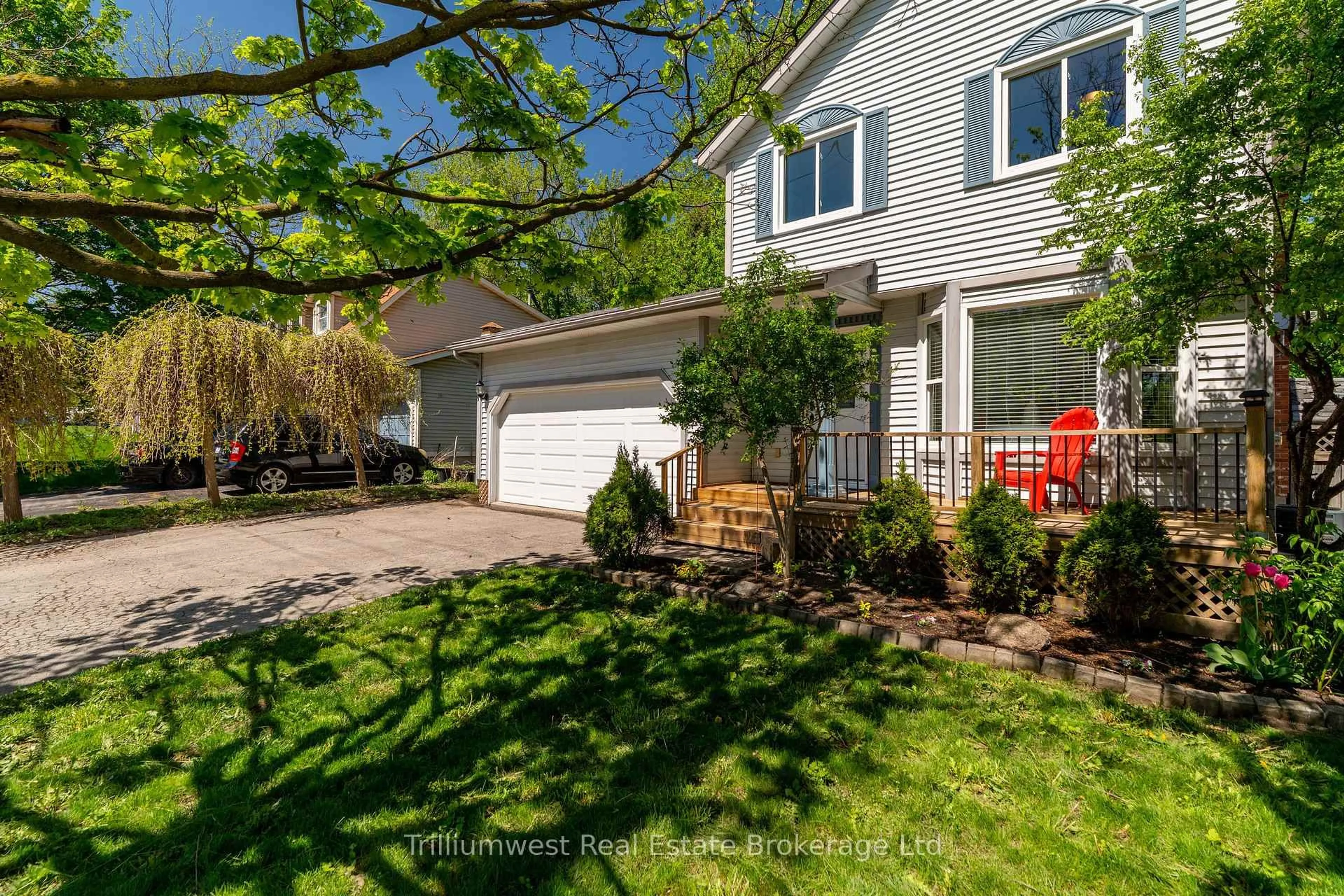 A pic from outside/outdoor area/front of a property/back of a property/a pic from drone, street for 165 Imperial Rd, Guelph Ontario N1H 8B2