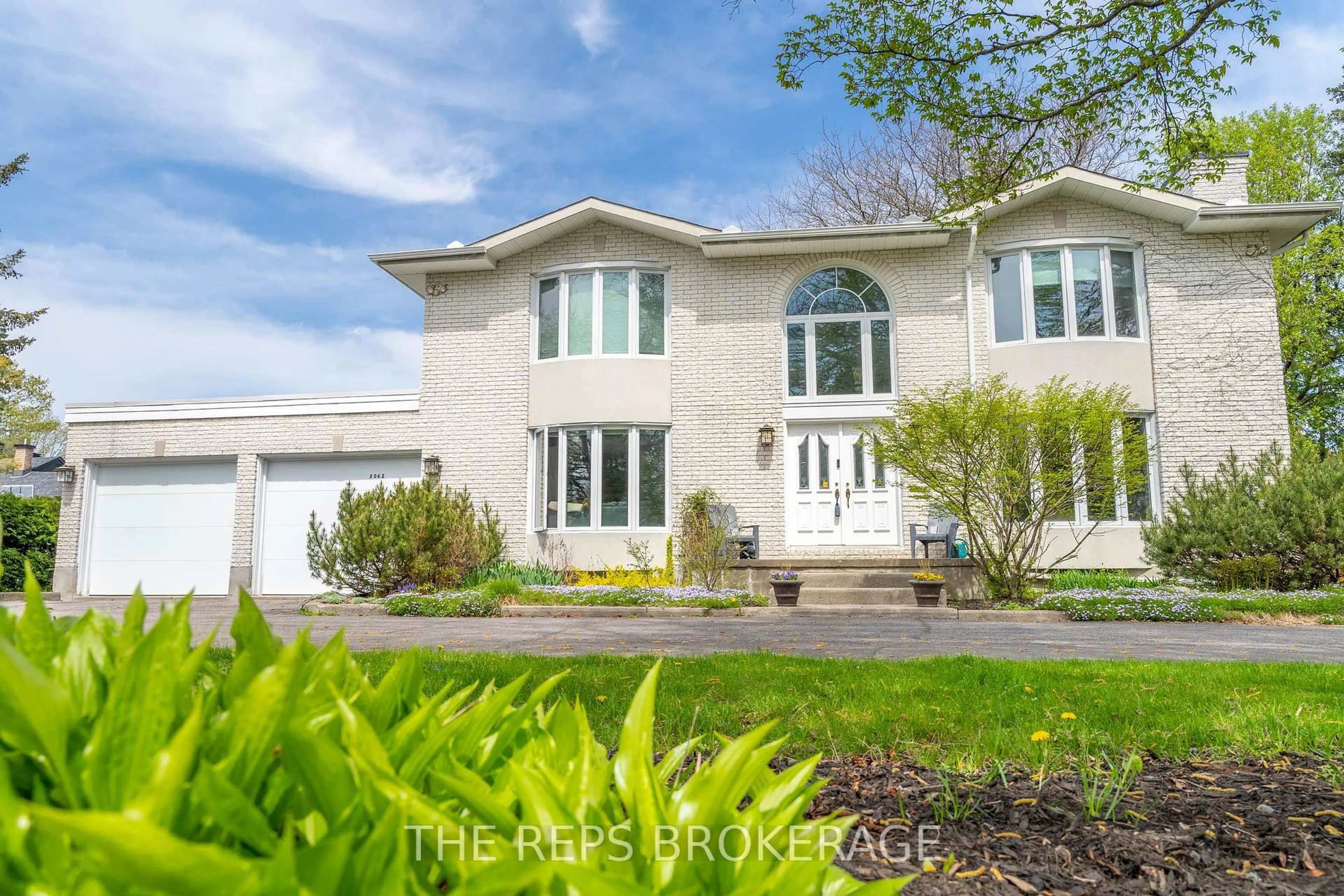 Home with vinyl exterior material, street for 3062 Upper Otterson Pl, Ottawa Ontario K1V 7B6