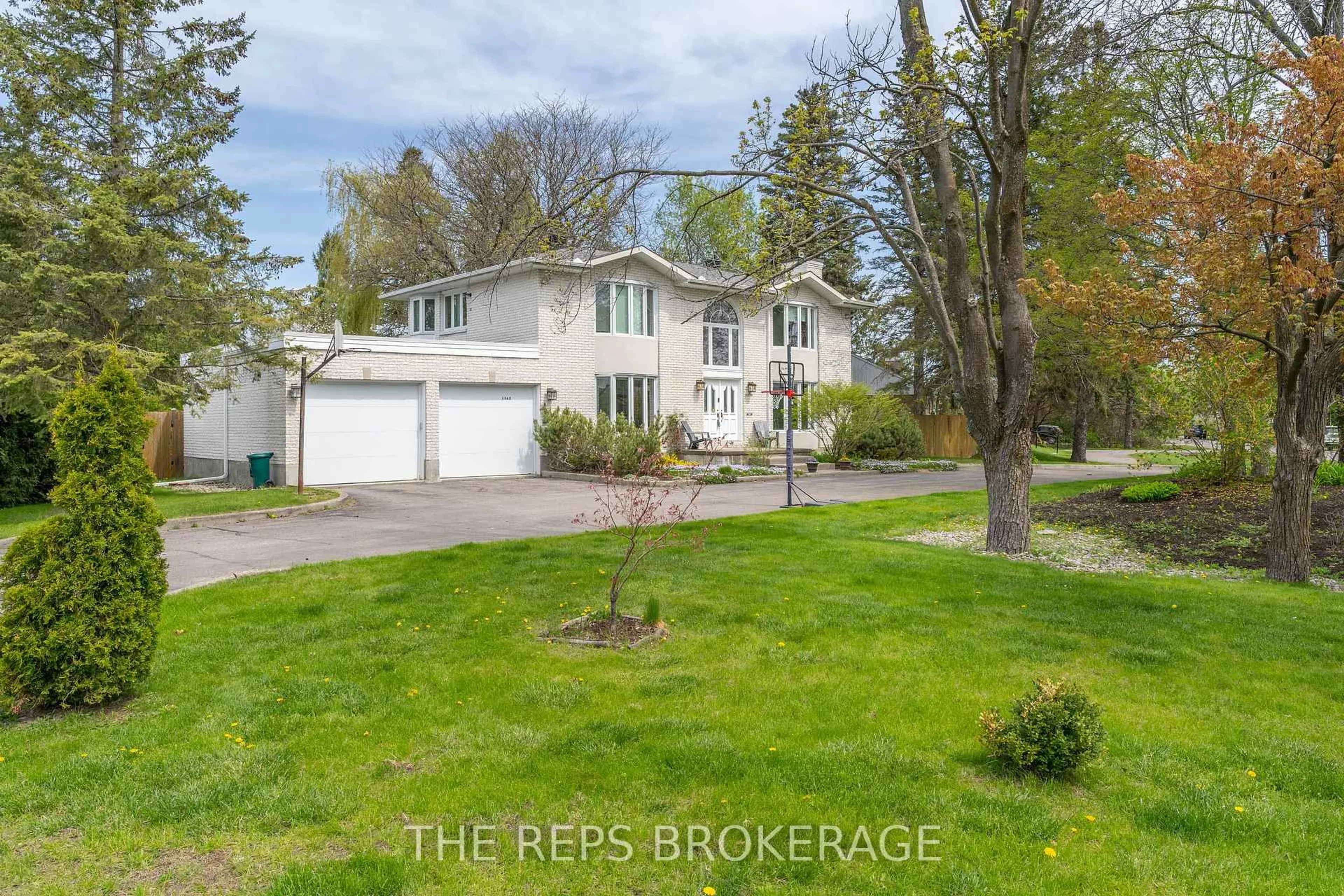 A pic from outside/outdoor area/front of a property/back of a property/a pic from drone, street for 3062 Upper Otterson Pl, Ottawa Ontario K1V 7B6