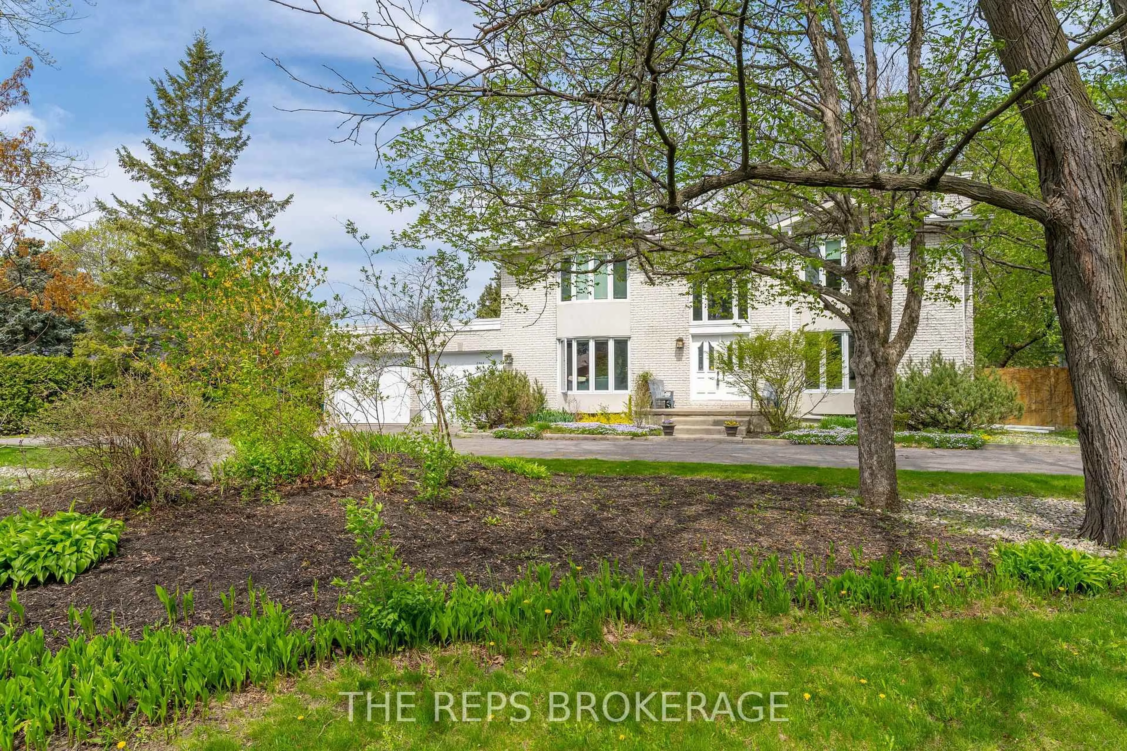 A pic from outside/outdoor area/front of a property/back of a property/a pic from drone, street for 3062 Upper Otterson Pl, Ottawa Ontario K1V 7B6