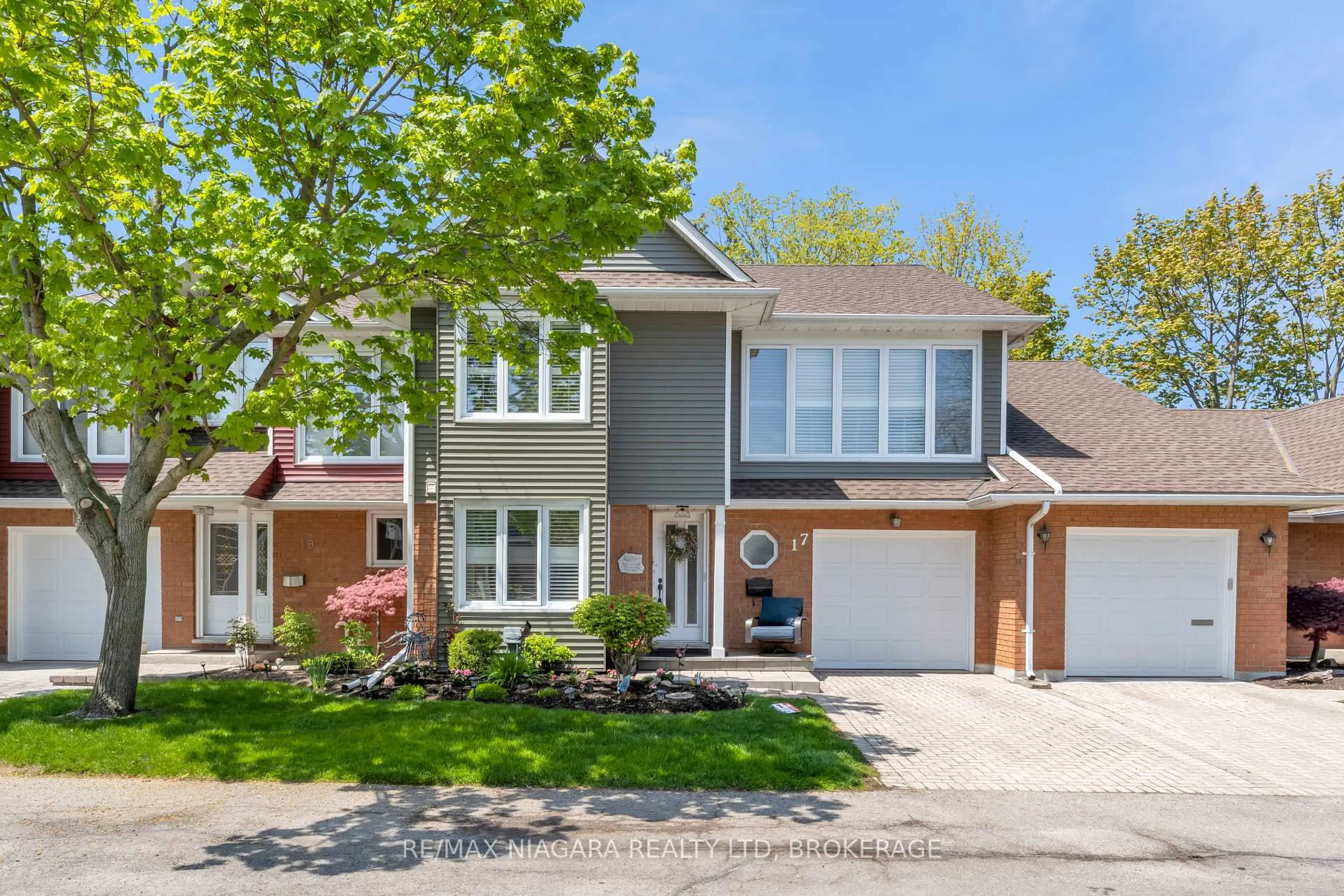 Home with brick exterior material, street for 375 Book Rd #17, Grimsby Ontario L3M 2M8