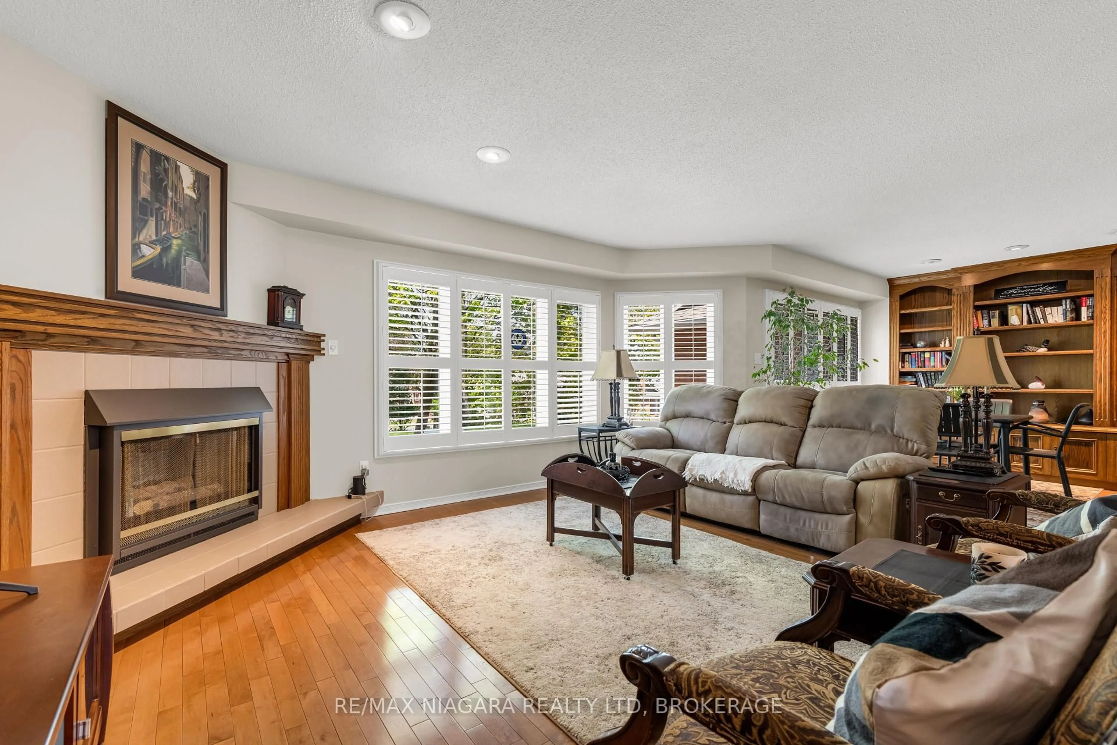Living room with furniture, unknown for 375 Book Rd #17, Grimsby Ontario L3M 2M8
