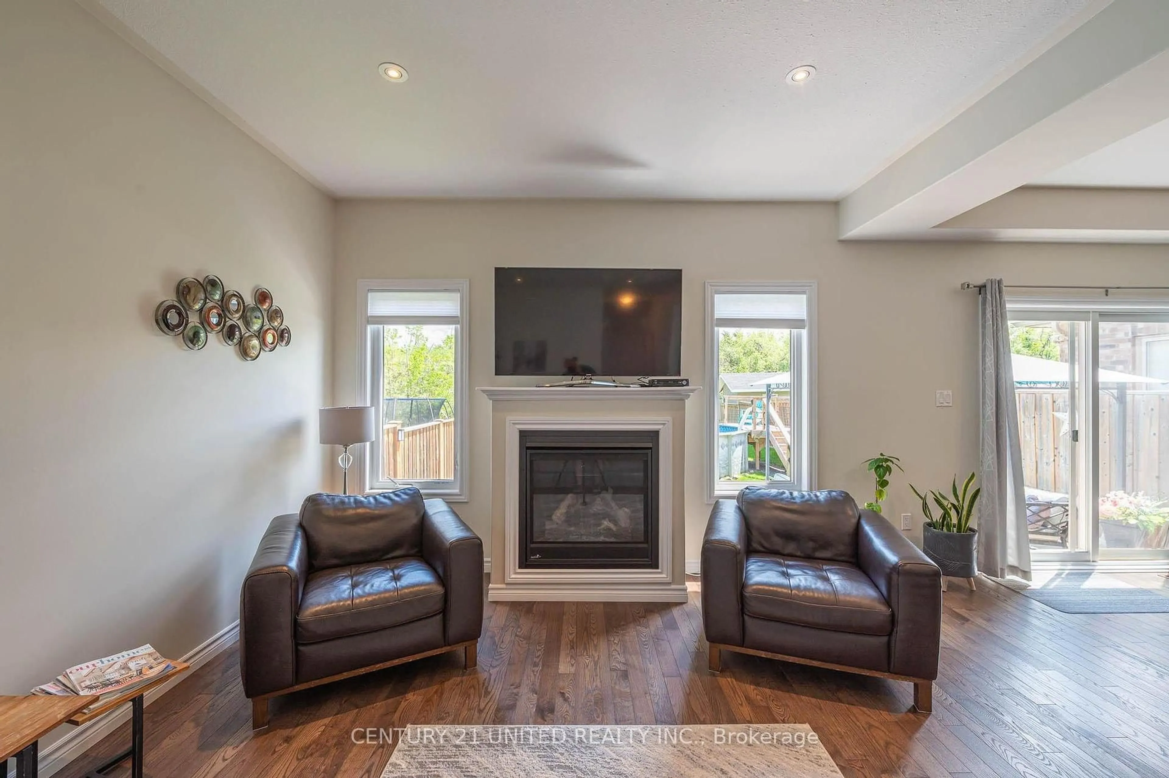Living room with furniture, unknown for 451 Raymond St, Peterborough North Ontario K9H 7P3