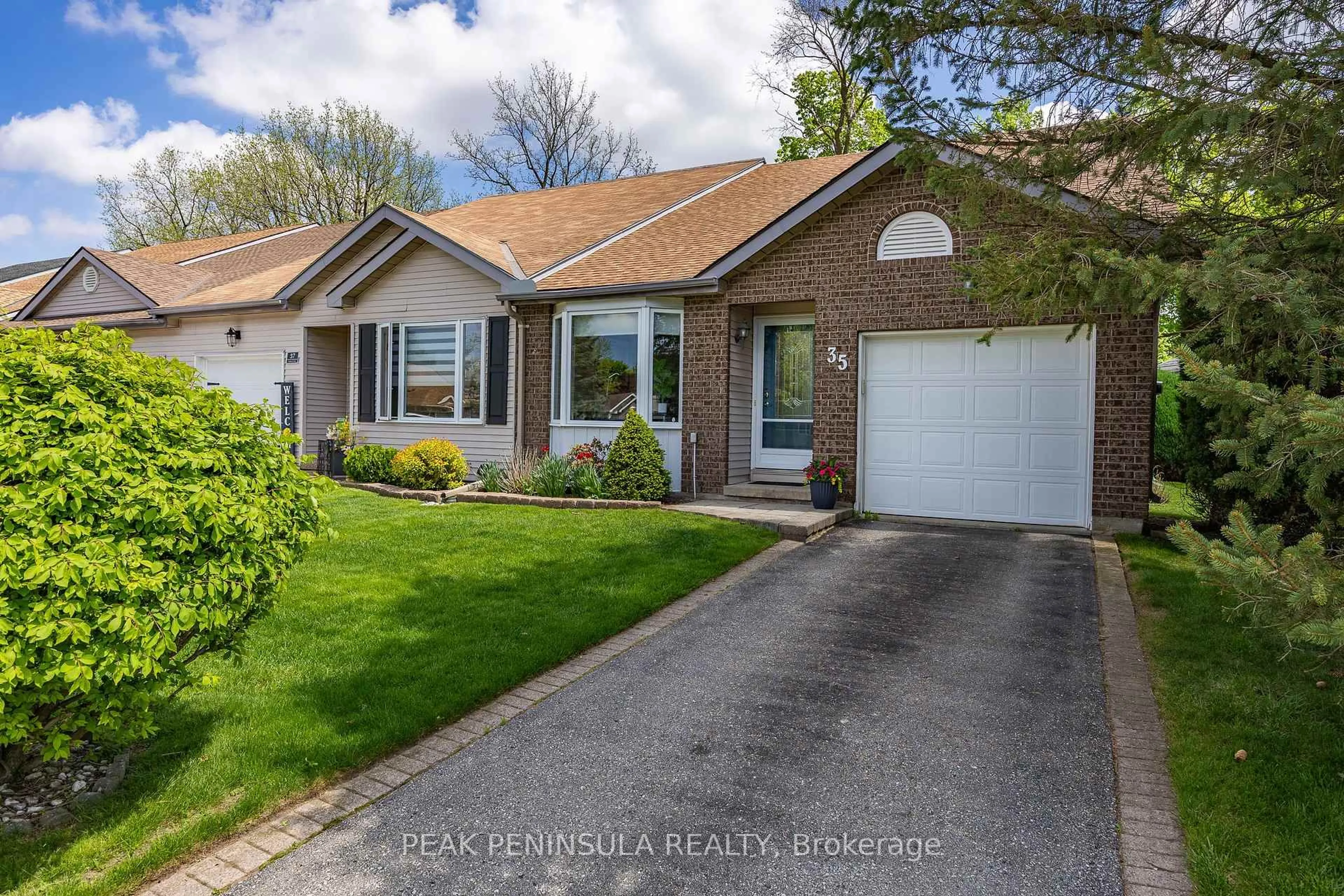 Home with brick exterior material, street for 35 Jackson Crt, Tillsonburg Ontario N4G 5R4