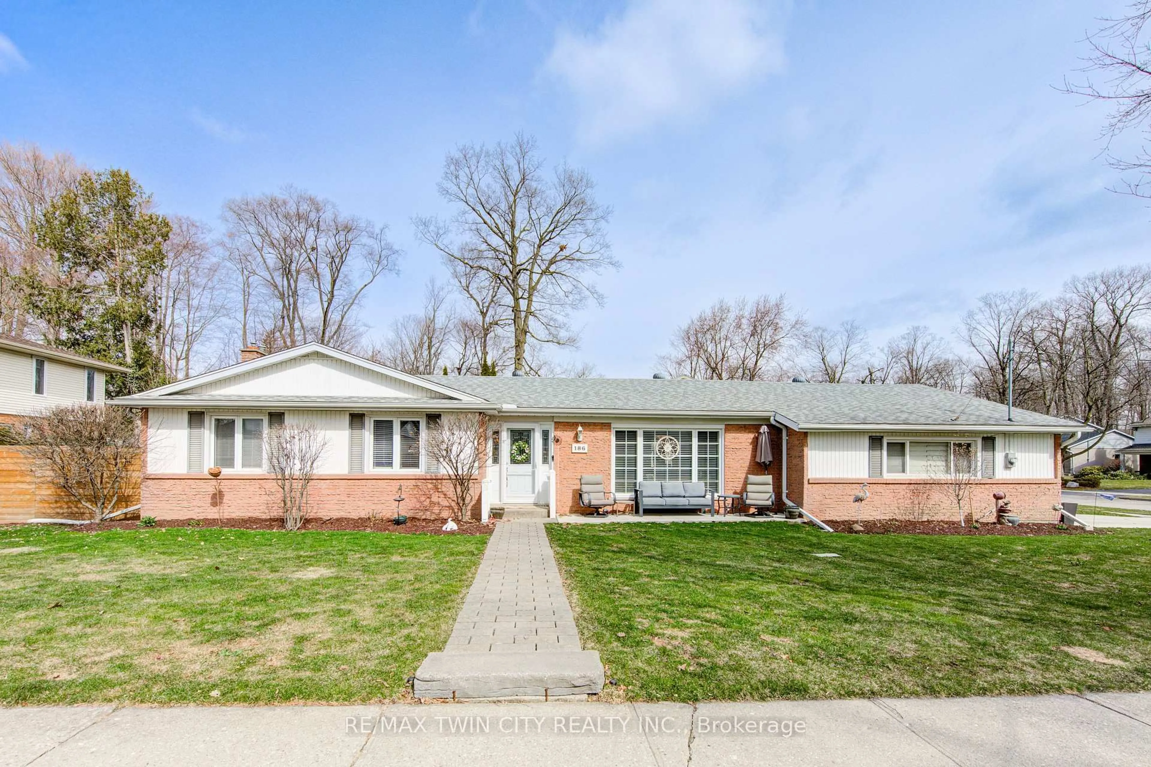 Home with brick exterior material, street for 186 Shuh Ave, Kitchener Ontario N2A 1H6