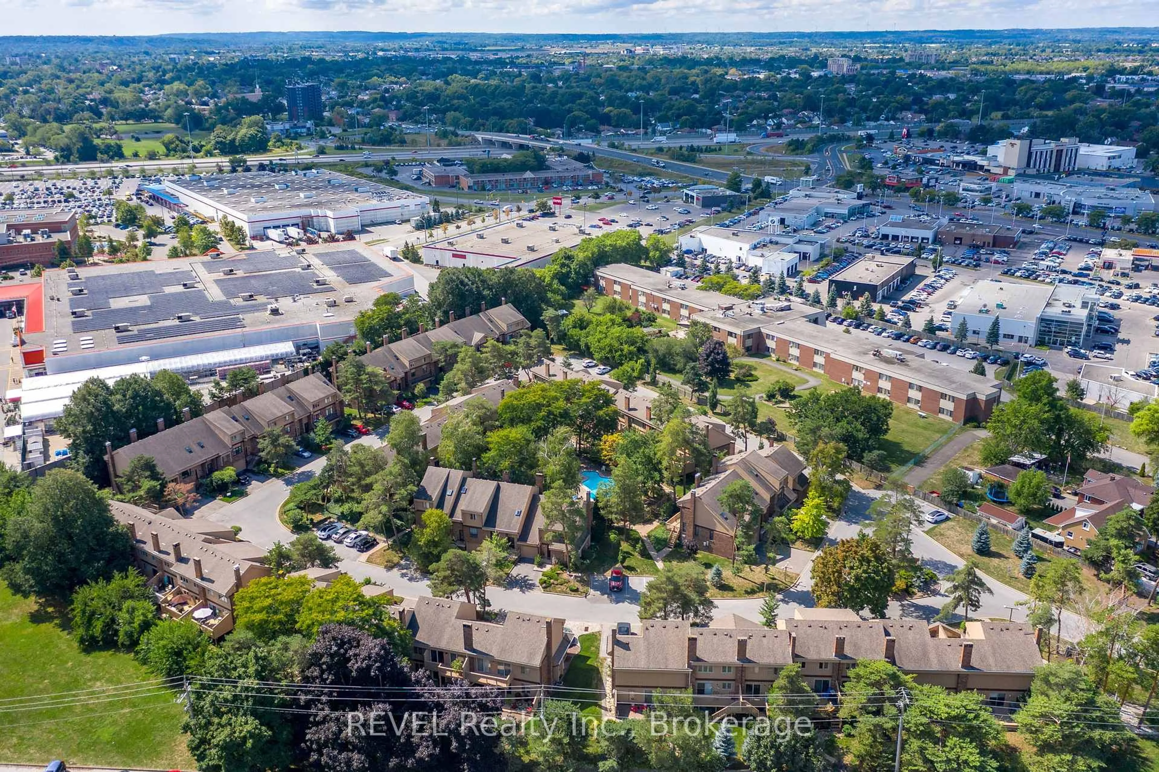 A pic from outside/outdoor area/front of a property/back of a property/a pic from drone, unknown for 178 Scott St #36, St. Catharines Ontario L2N 6Y5