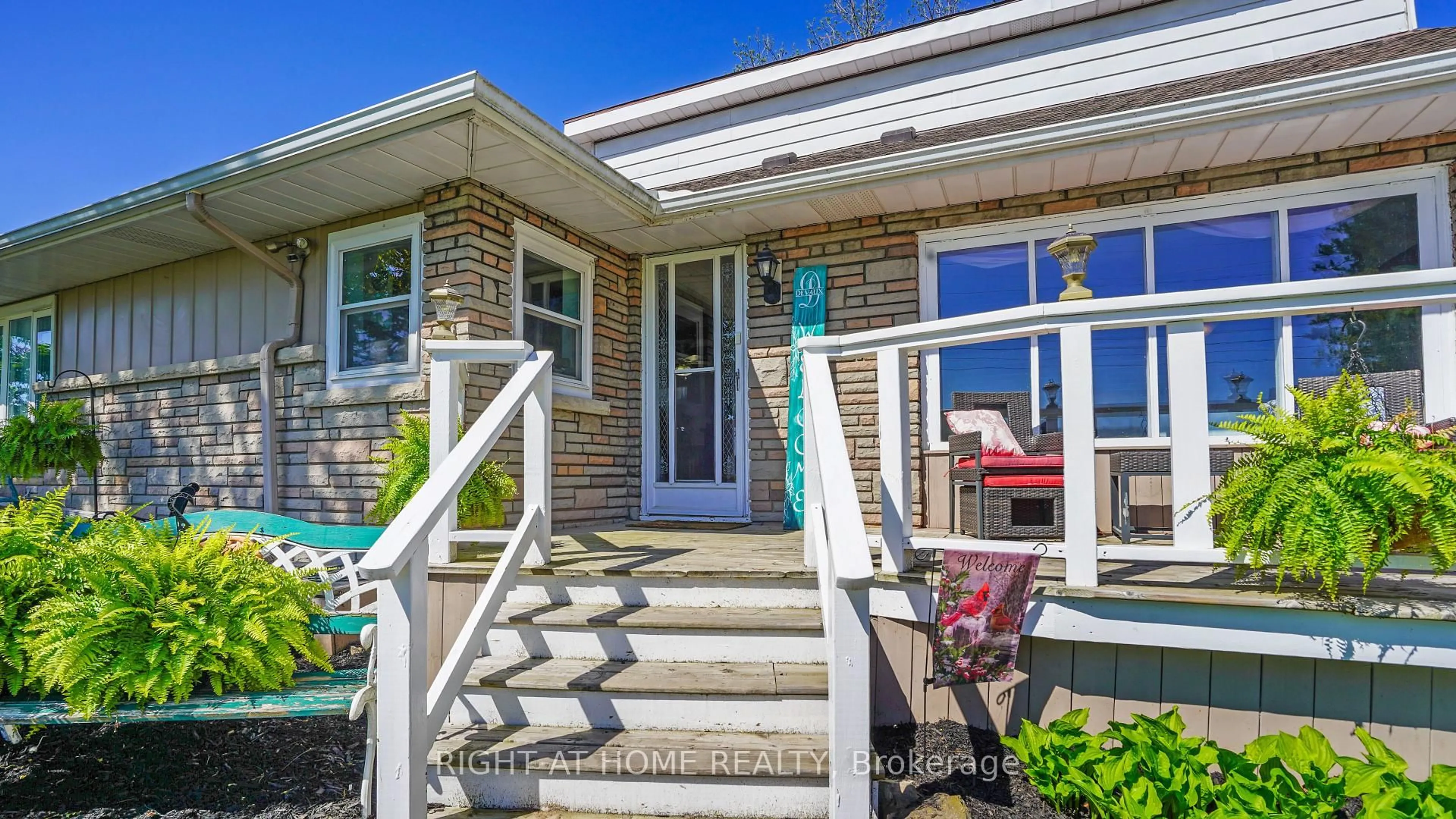 Home with vinyl exterior material, street for 1407 Kottmeier Rd, Thorold Ontario L3B 5N5